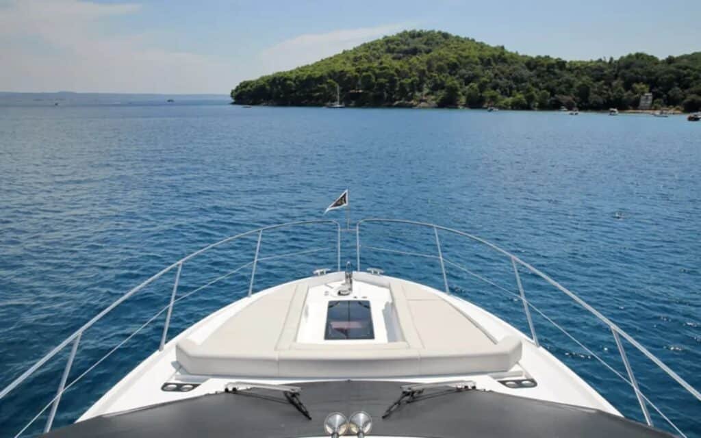 Front deck of the 56' Sunseeker Manhattan with sun pads