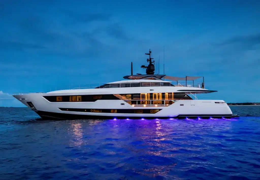 126' CUSTOM LINE