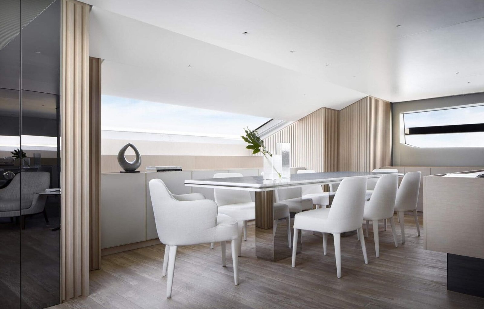 01-SL120A-758-Main-Deck-Dining-Room-01_resize-1600x1067