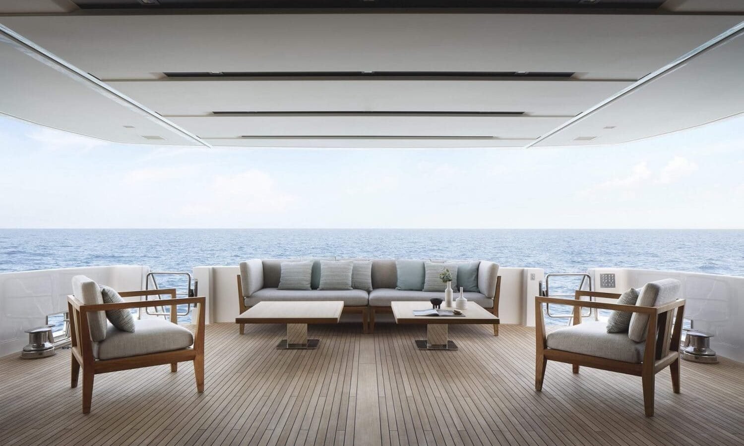 Miami 21 11-Sanlorenzo_SL120A_cockpit_photo-Thomas-Pagani_resize-1600x1066