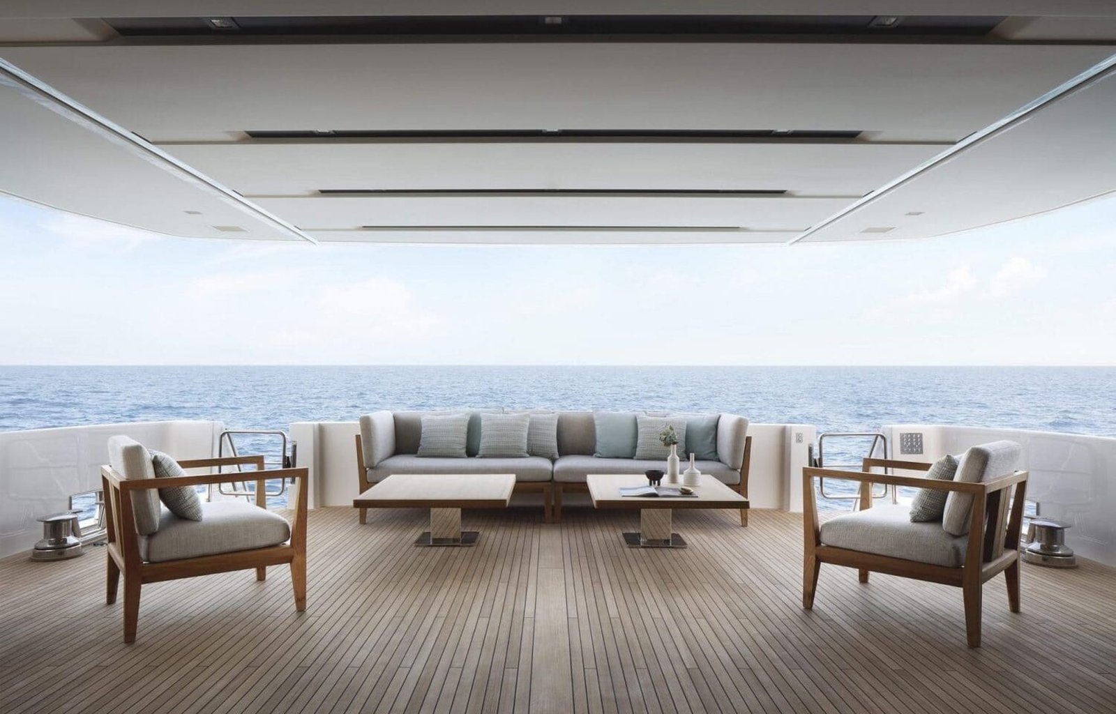 11-Sanlorenzo_SL120A_cockpit_photo-Thomas-Pagani_resize-1600x1066