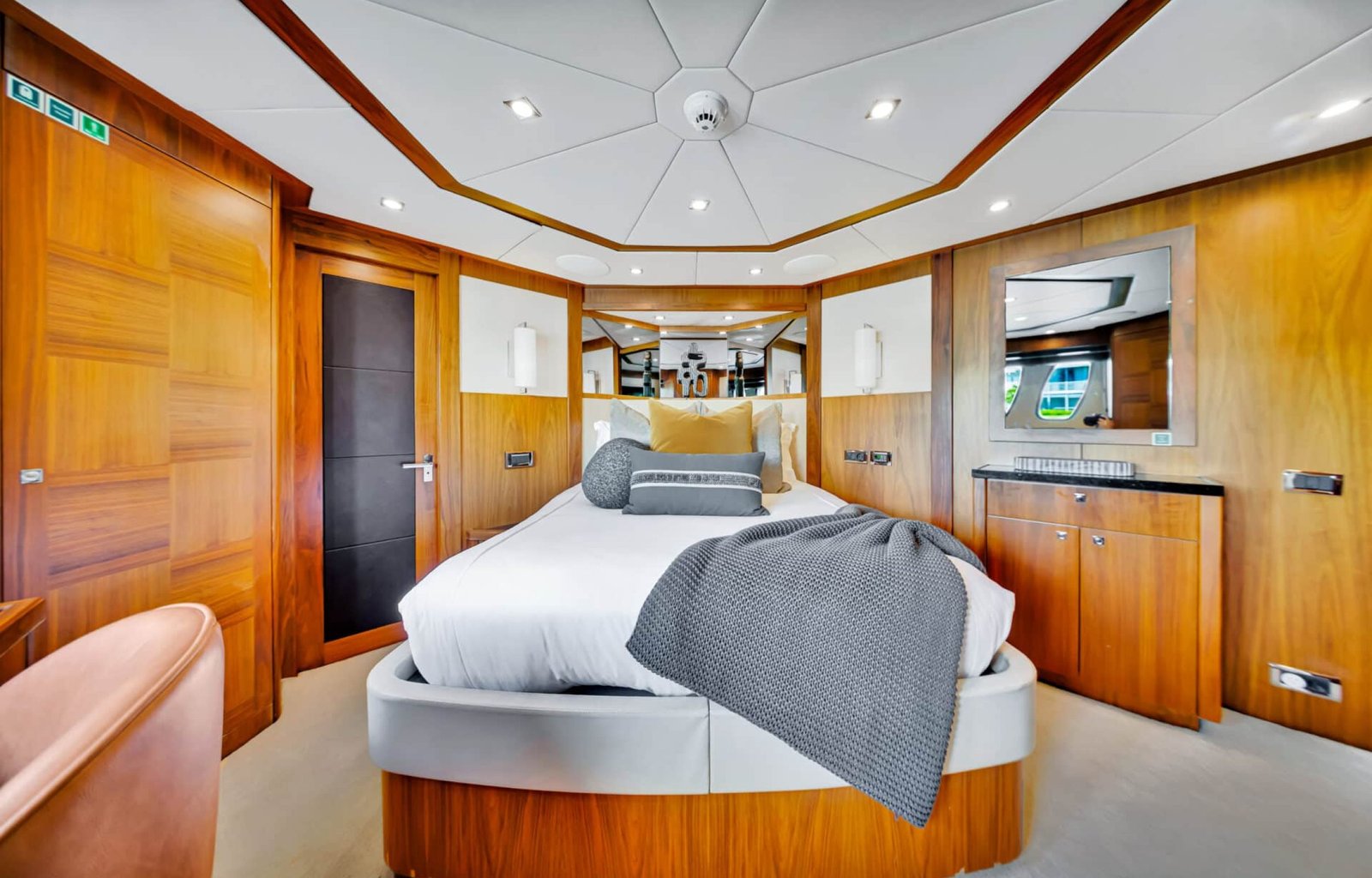 130' Sunseeker 'Natural 9' - CABIN 1_6