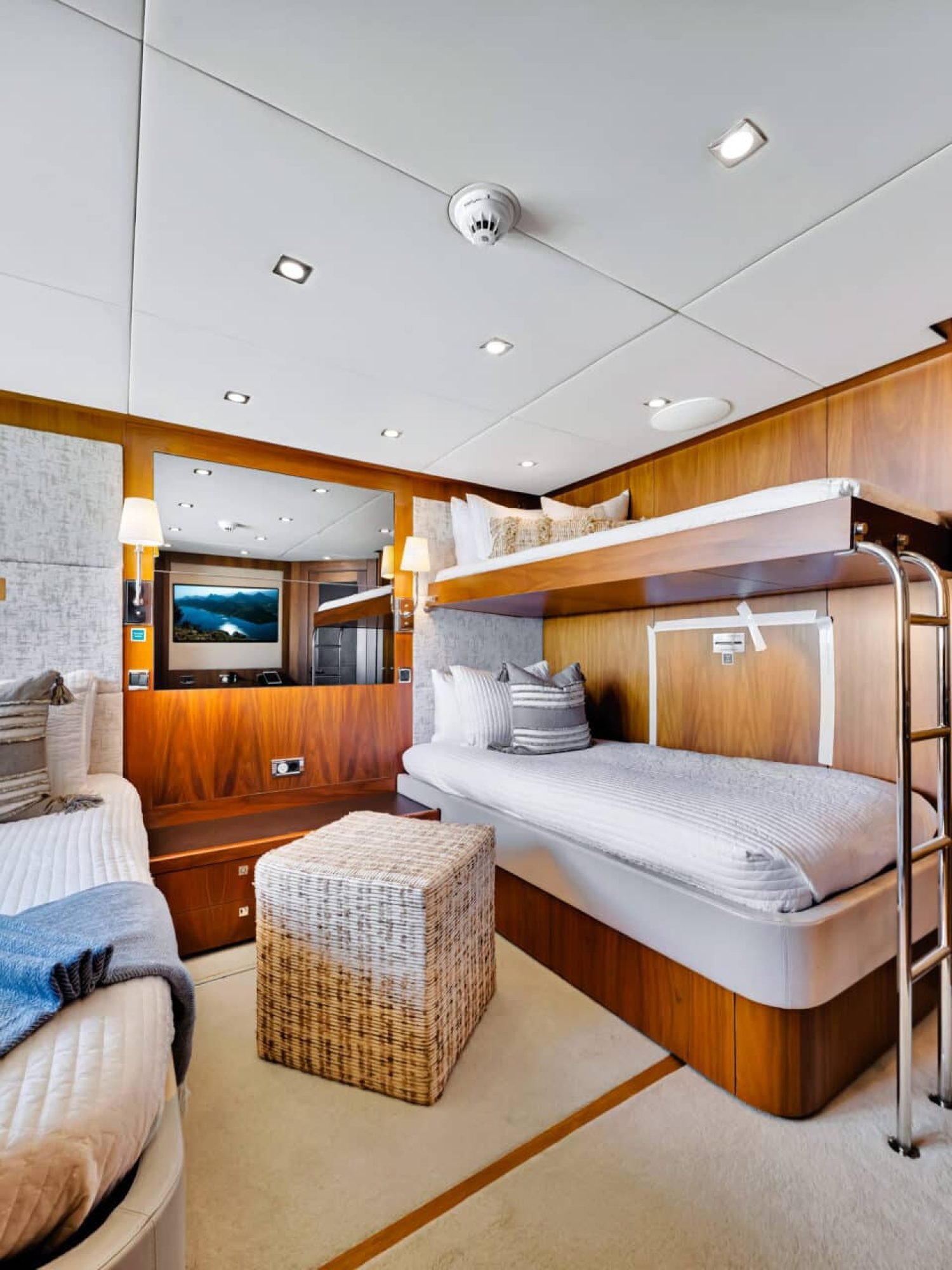 130' Sunseeker 'Natural 9' - CABIN 4_5