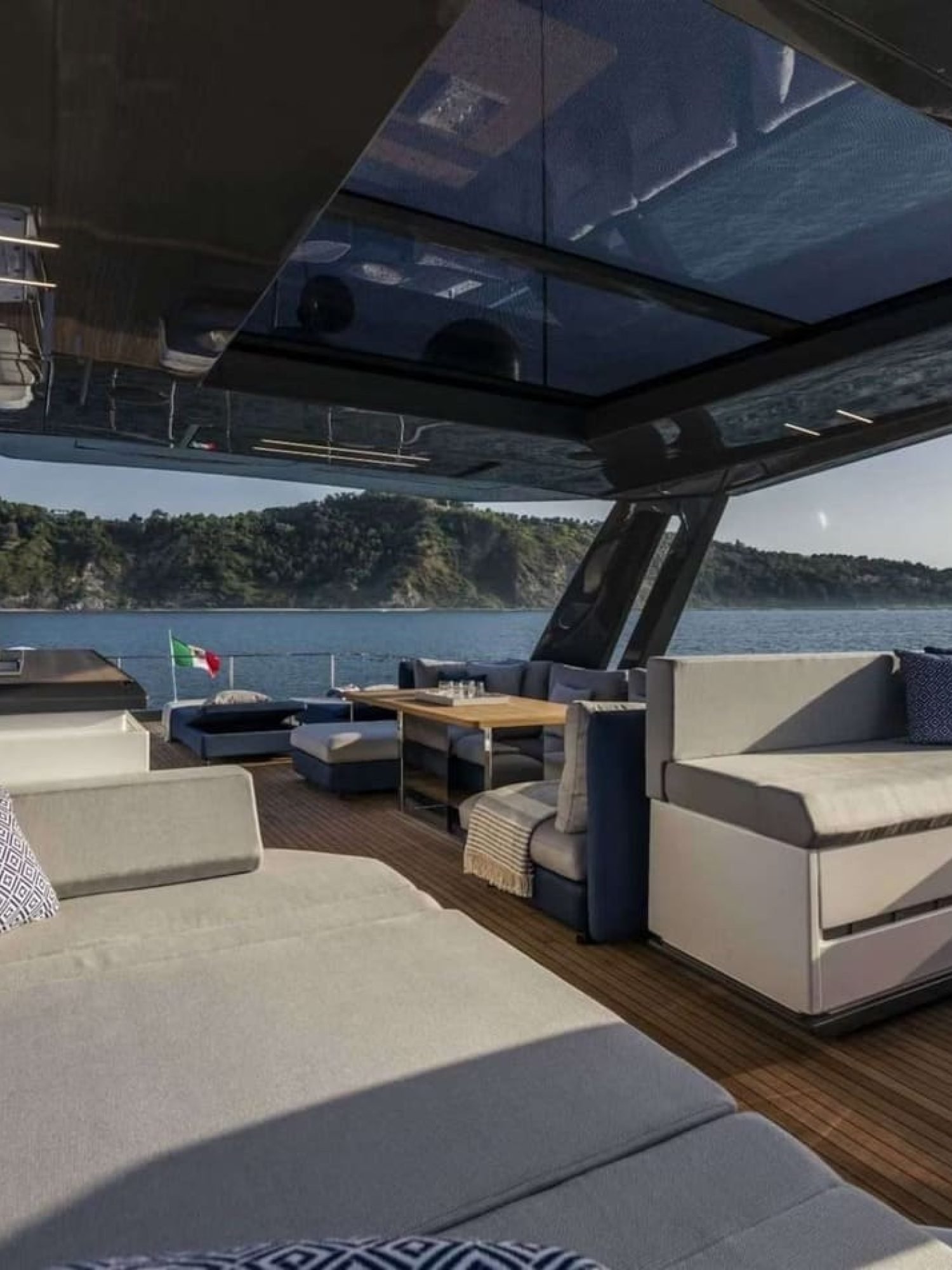 1733151026-ferretti-780-piccolino_9_11zon