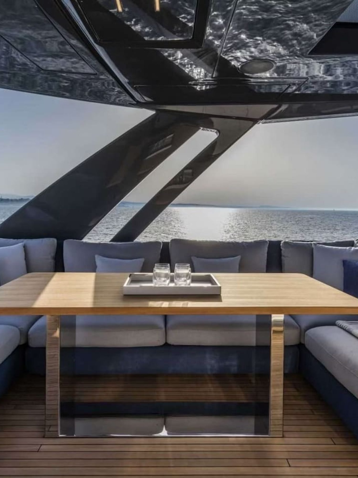 1733151027-ferretti-780-interior-piccolino_8_11zon