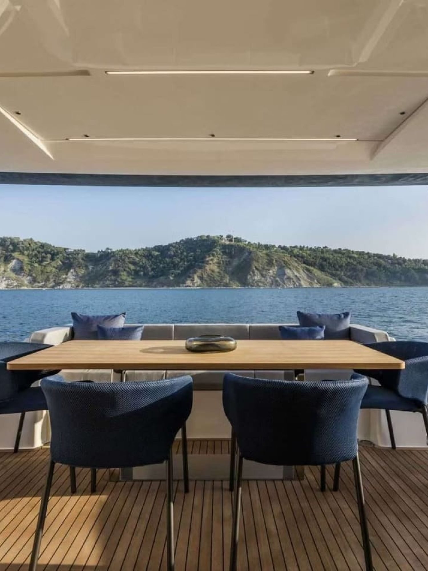 1733151029-ferretti-780-interior-piccolino1_7_11zon