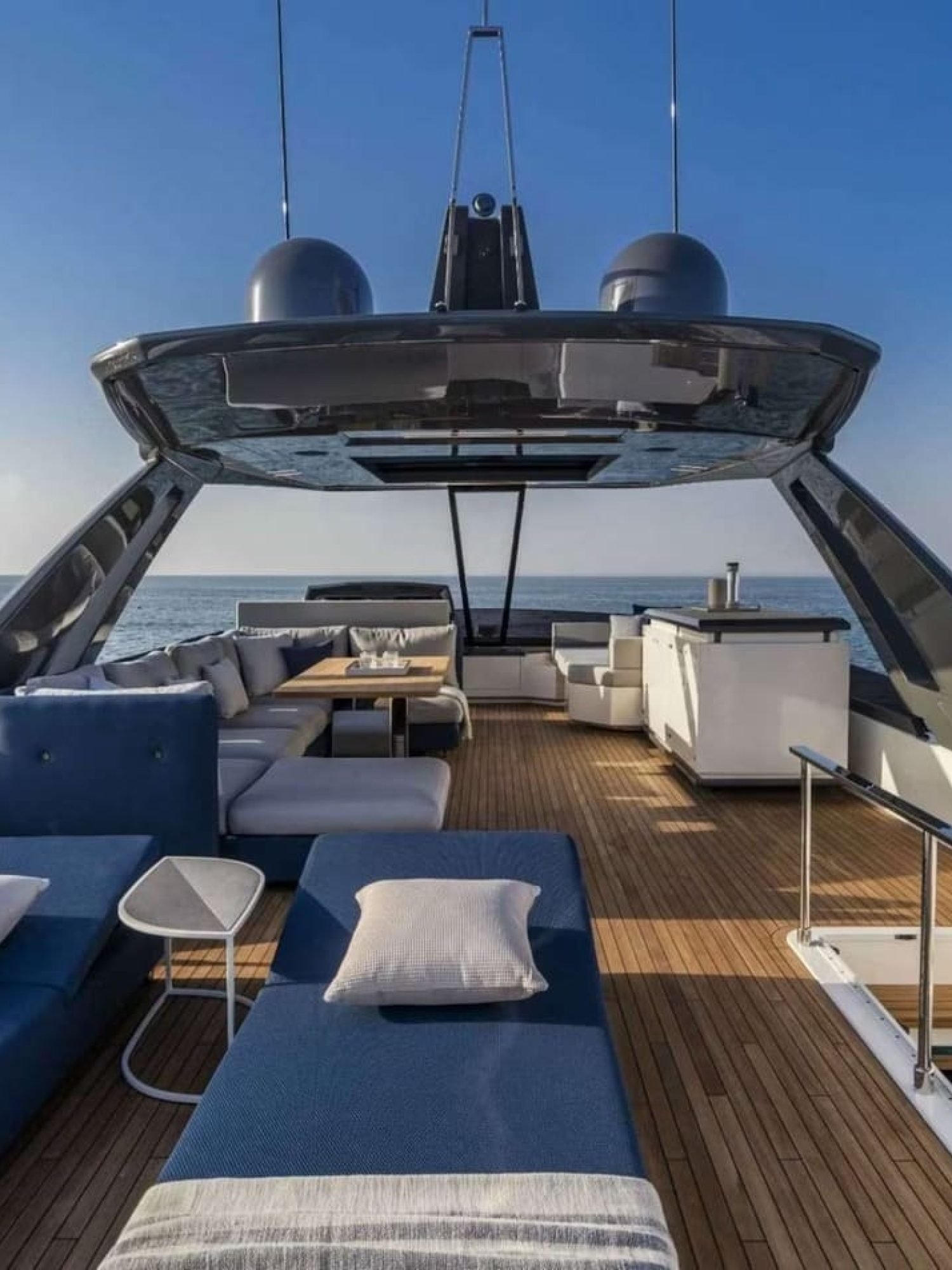 1733151035-ferretti-780-interior-piccolino5_4_11zon