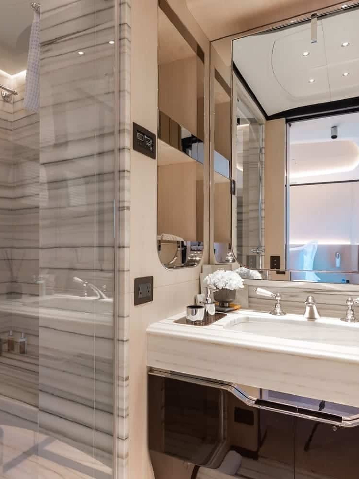 18 95' Benetti Delfino Bella Vita Luxury Miami Yacht Charter Rental Modern Elegance YachtLuxe Bimini The Bahamas-X3