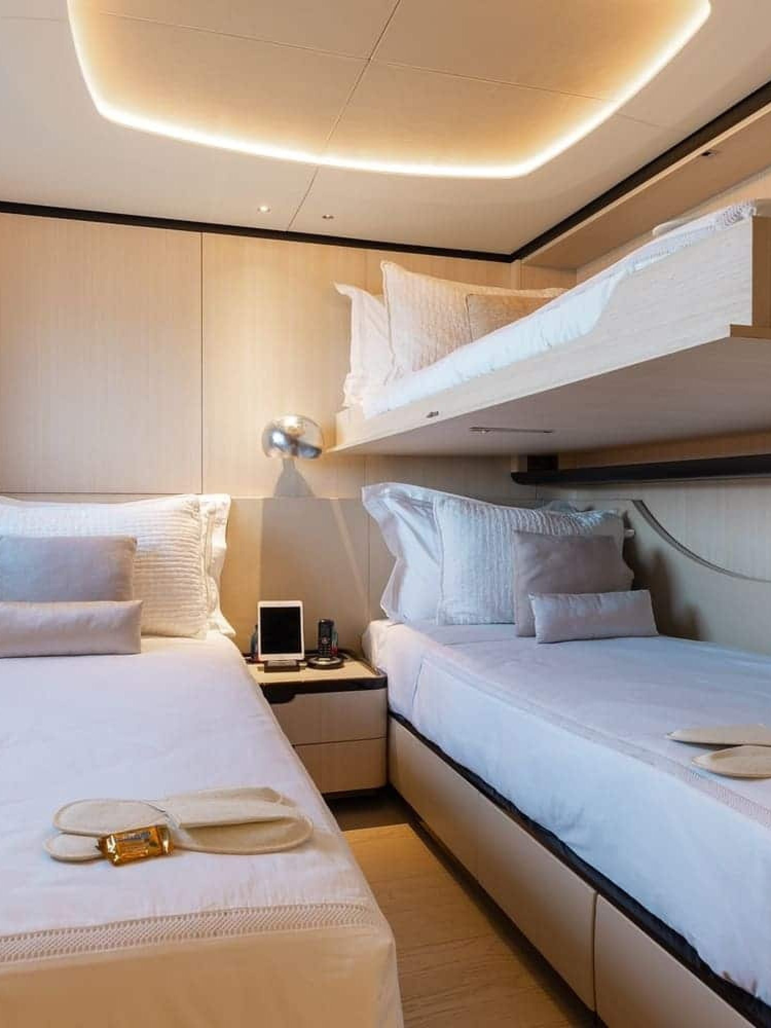 20 95' Benetti Delfino Bella Vita Luxury Miami Yacht Charter Rental Modern Elegance YachtLuxe Bimini The Bahamas-X3