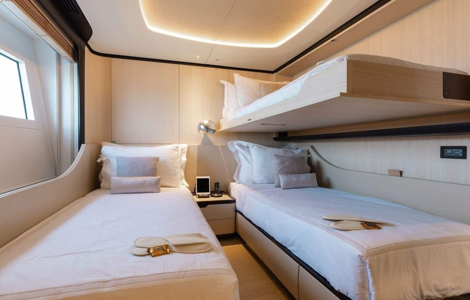 20 95' Benetti Delfino Bella Vita Luxury Miami Yacht Charter Rental Modern Elegance YachtLuxe Bimini The Bahamas-X3