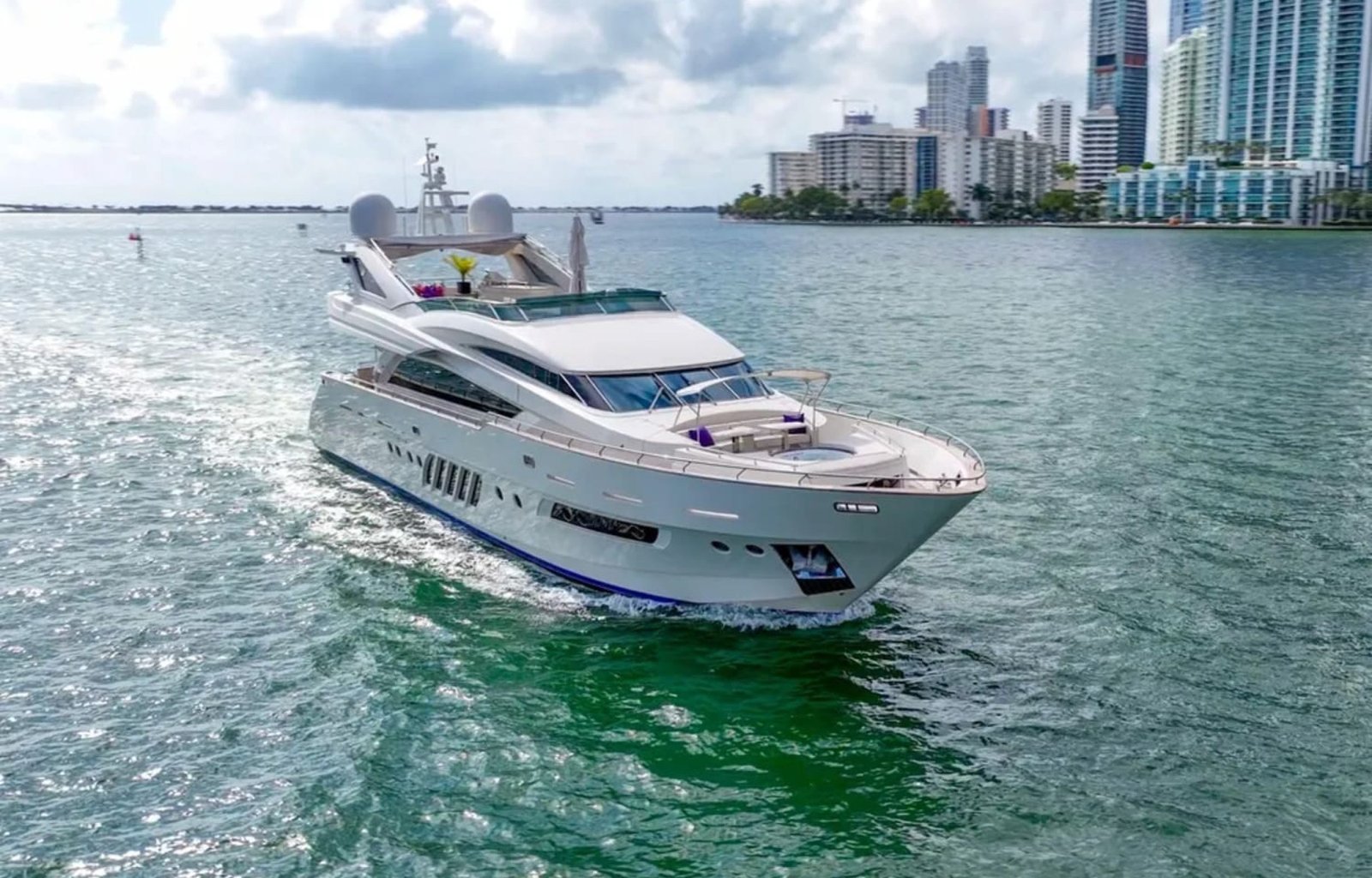 2009-dominator-flybridge-power-9298045-20240607124741381-1_XLARGE