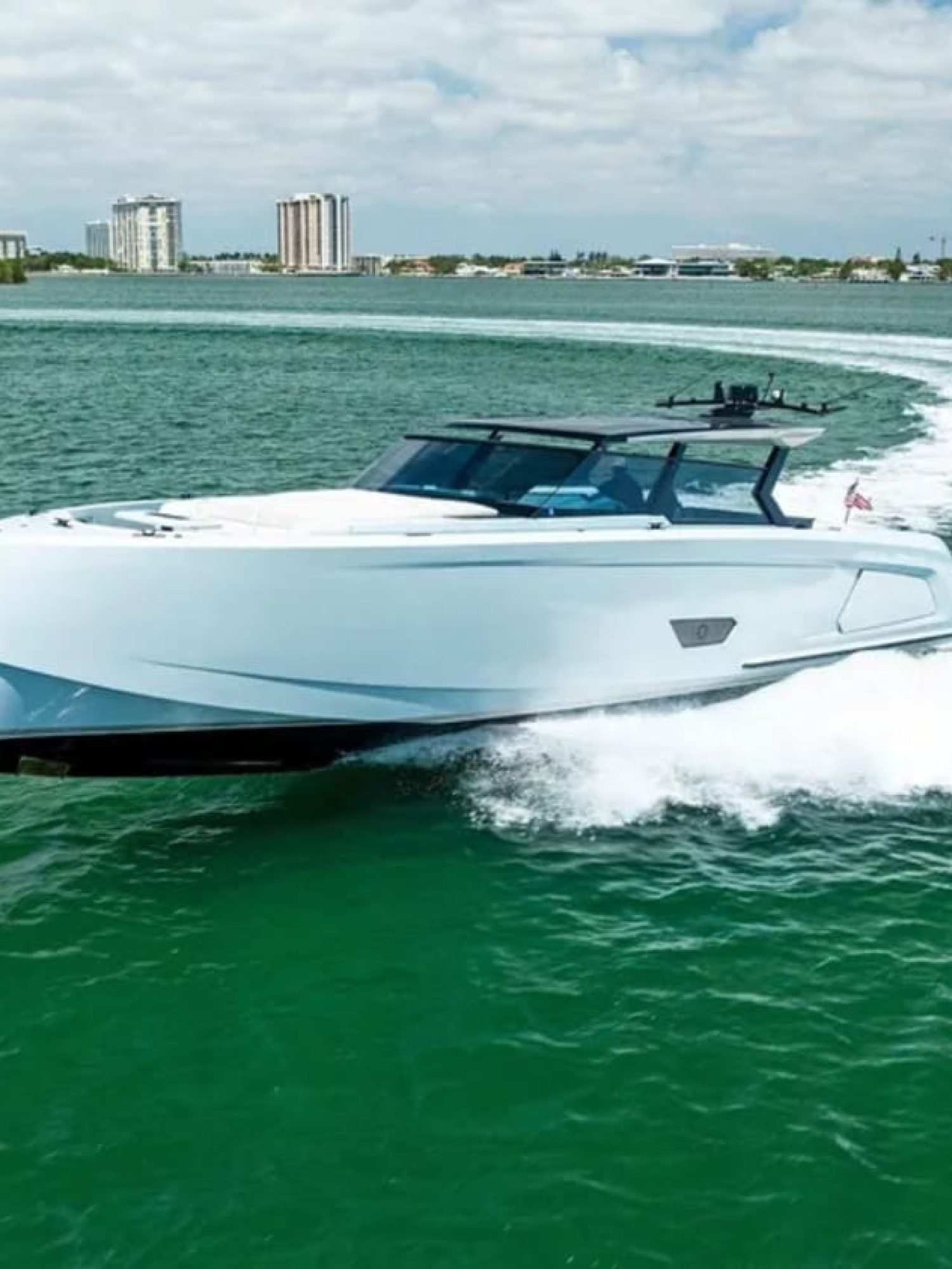 2022-vanquish-yachts-vq58-power-9367094-20240426050733039-1_XLARGE