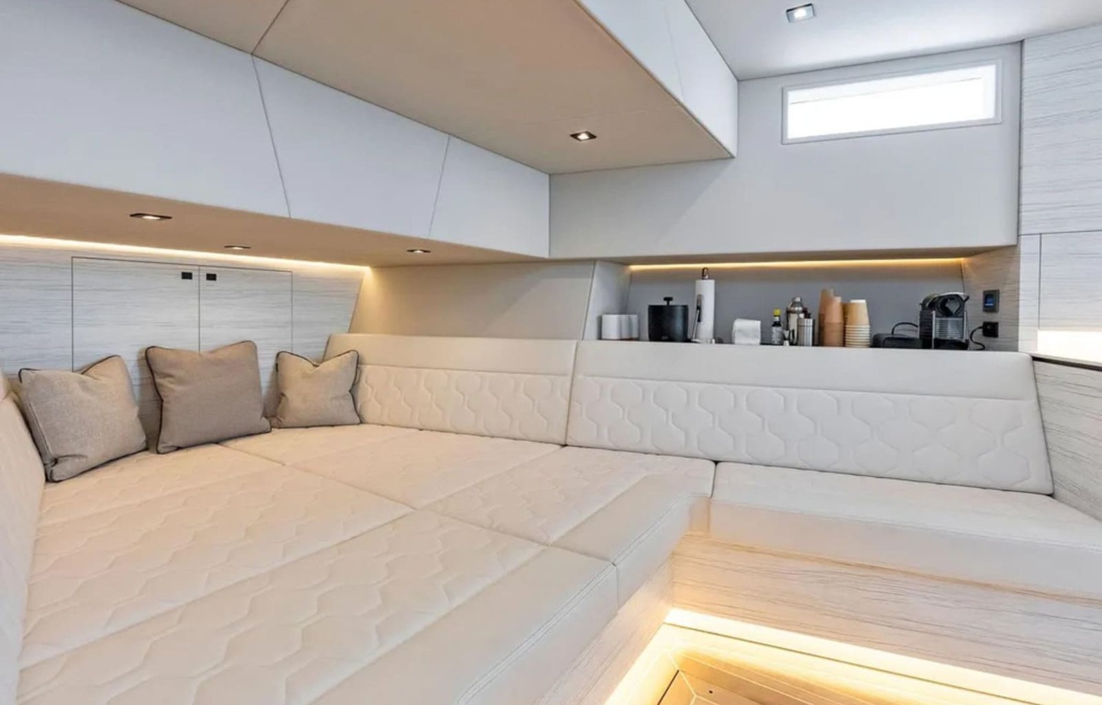 2022-vanquish-yachts-vq58-power-9367094-20240426050759139-1_XLARGE