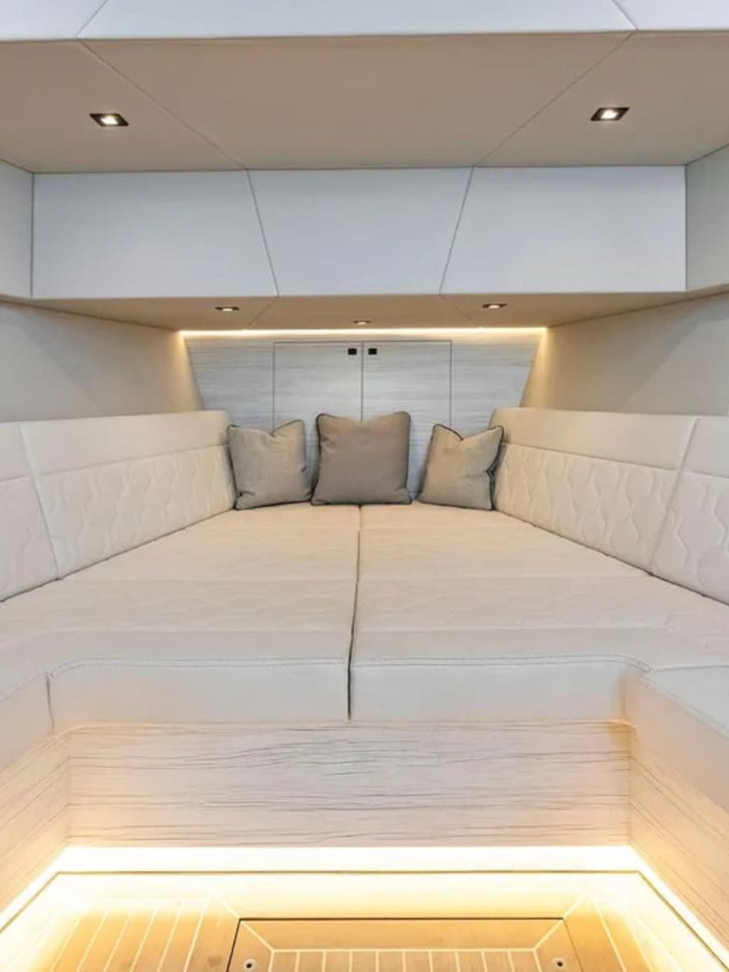 2022-vanquish-yachts-vq58-power-9367094-20240426050801151-1_XLARGE