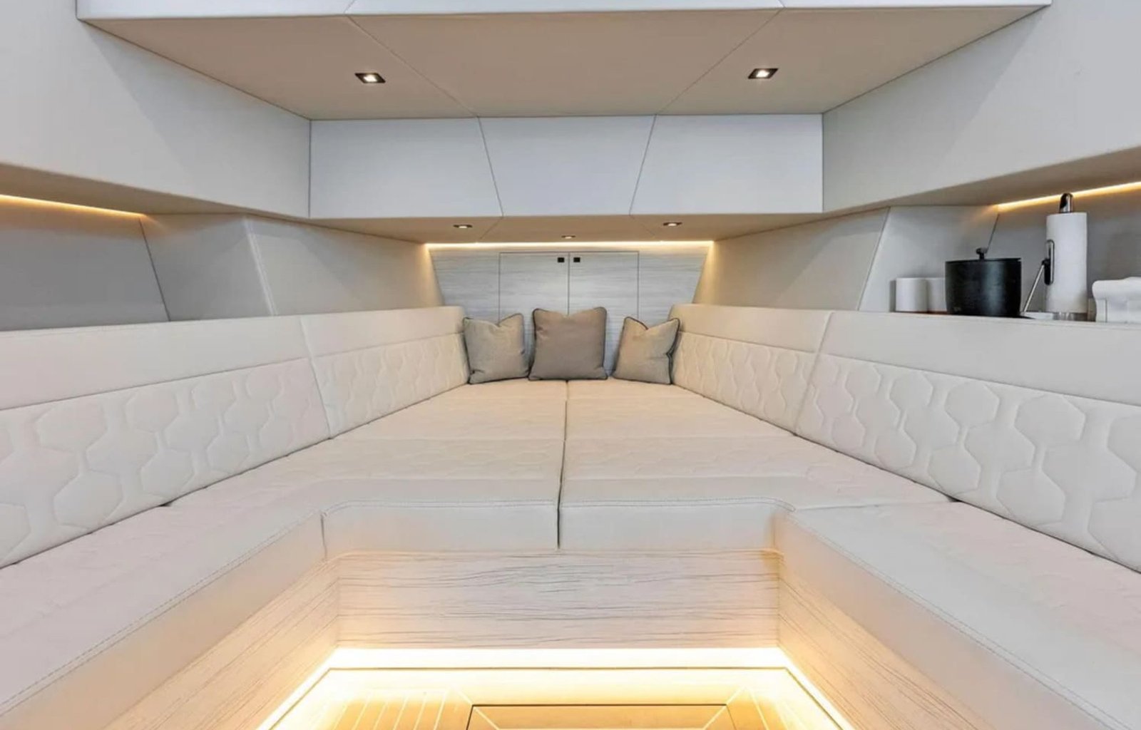 2022-vanquish-yachts-vq58-power-9367094-20240426050801151-1_XLARGE