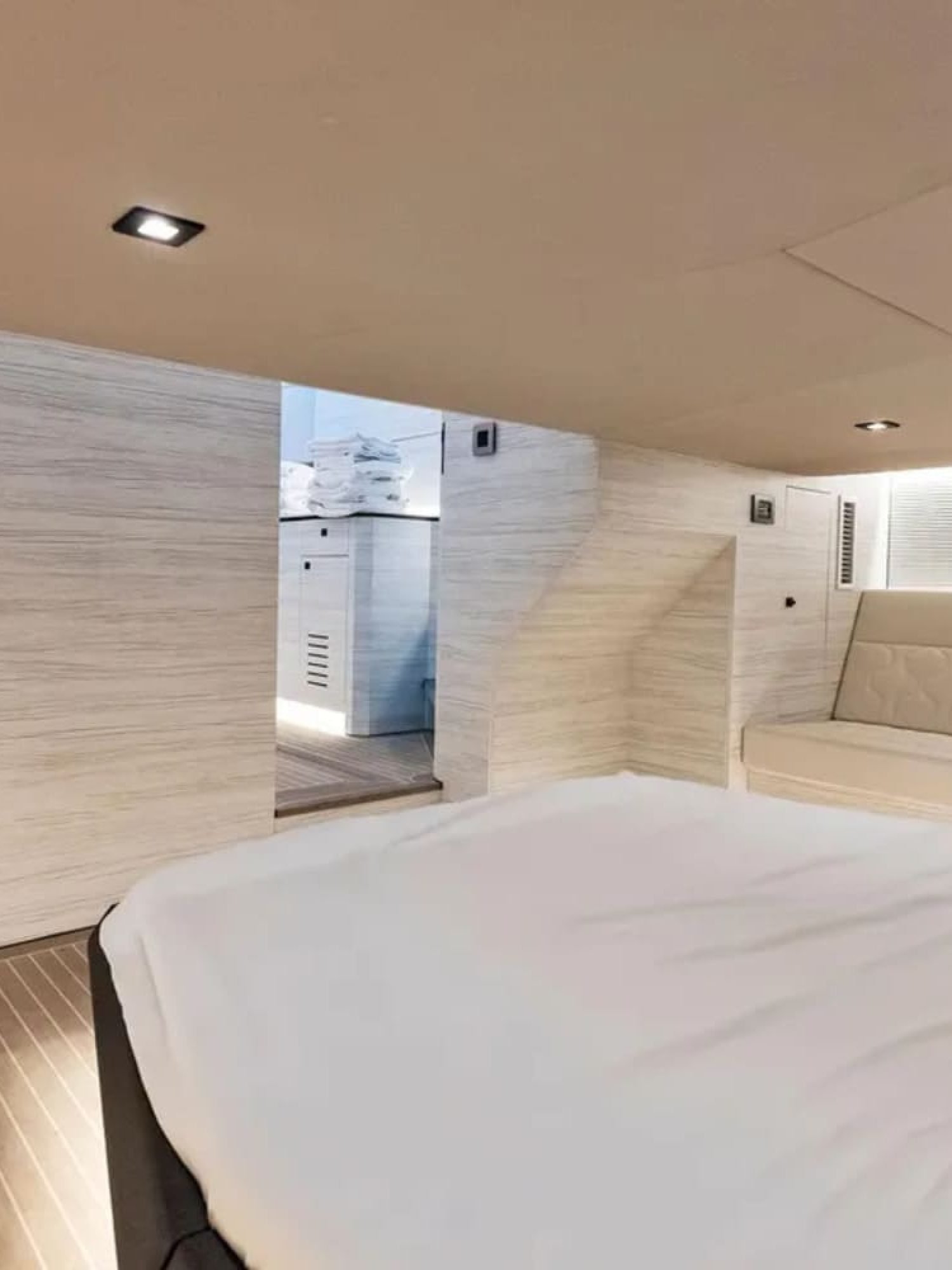 2022-vanquish-yachts-vq58-power-9367094-20240426050814177-1_XLARGE