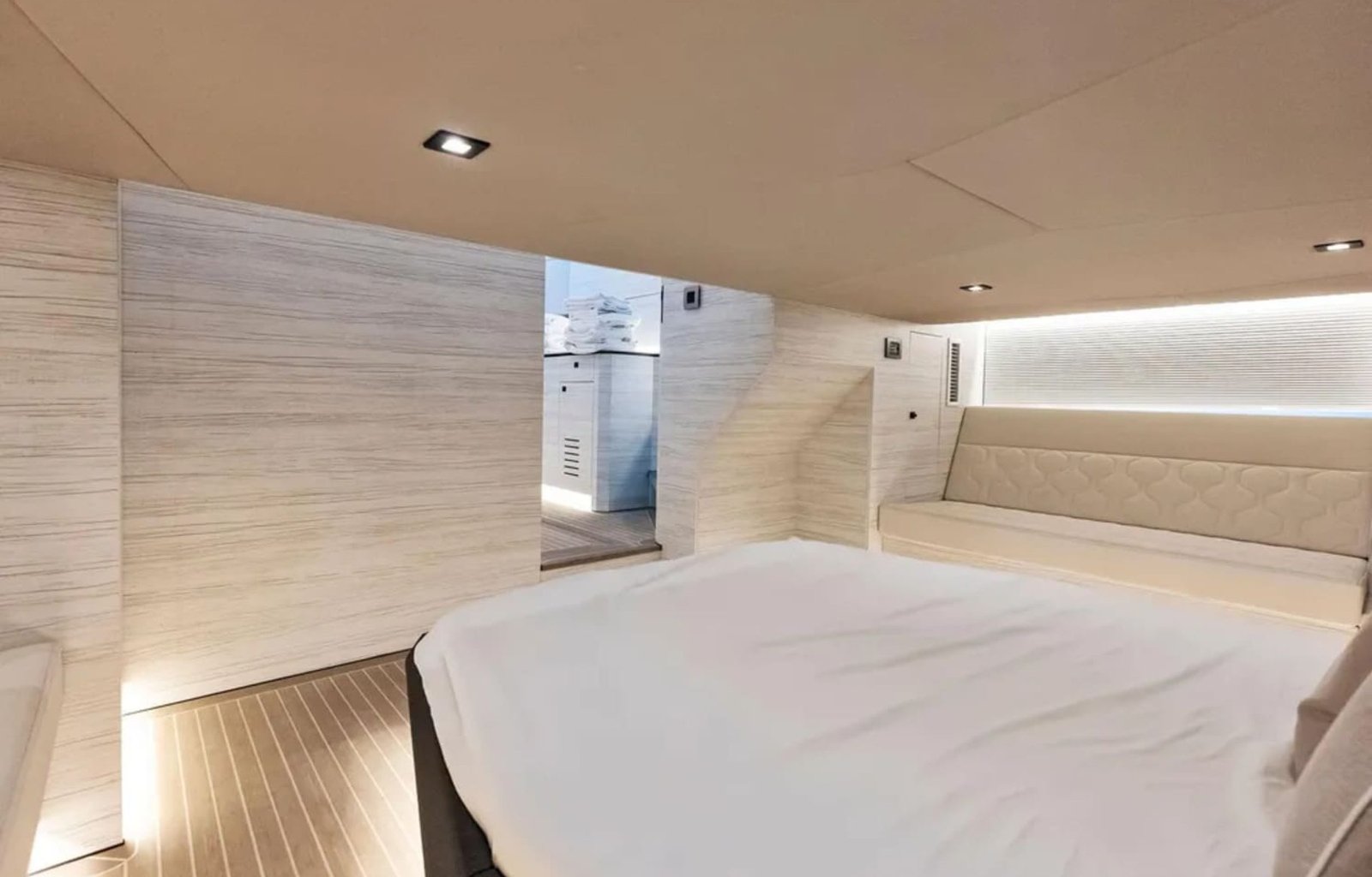 2022-vanquish-yachts-vq58-power-9367094-20240426050814177-1_XLARGE