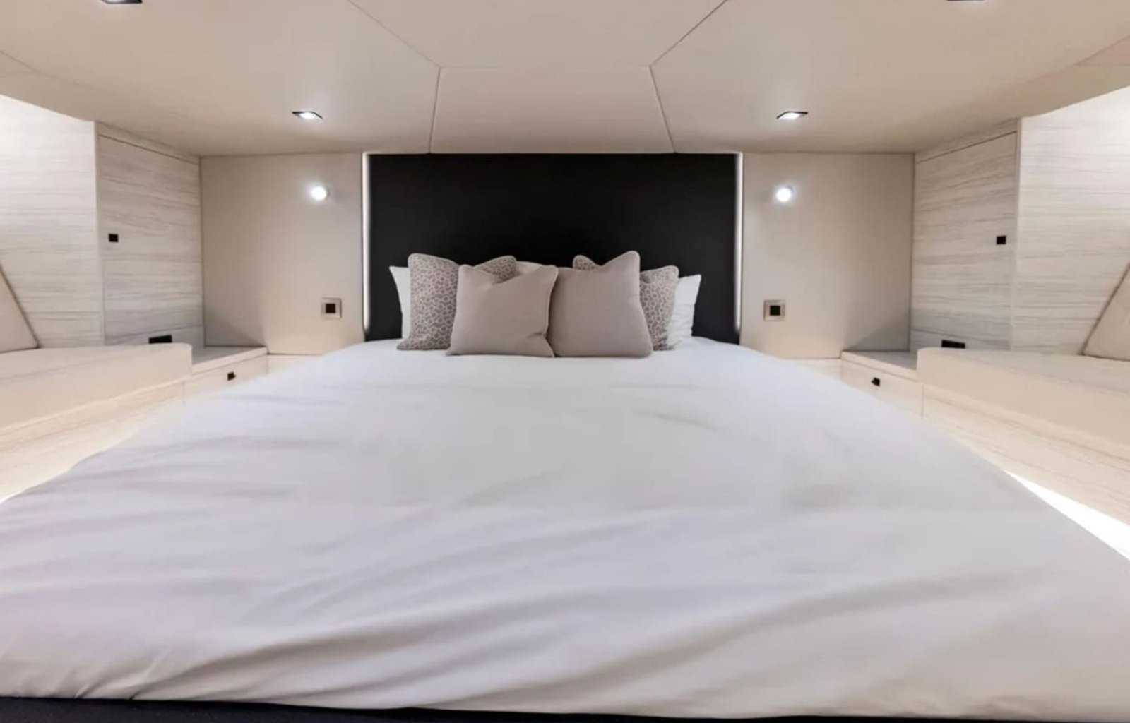 2022-vanquish-yachts-vq58-power-9367094-20240426050816170-1_XLARGE