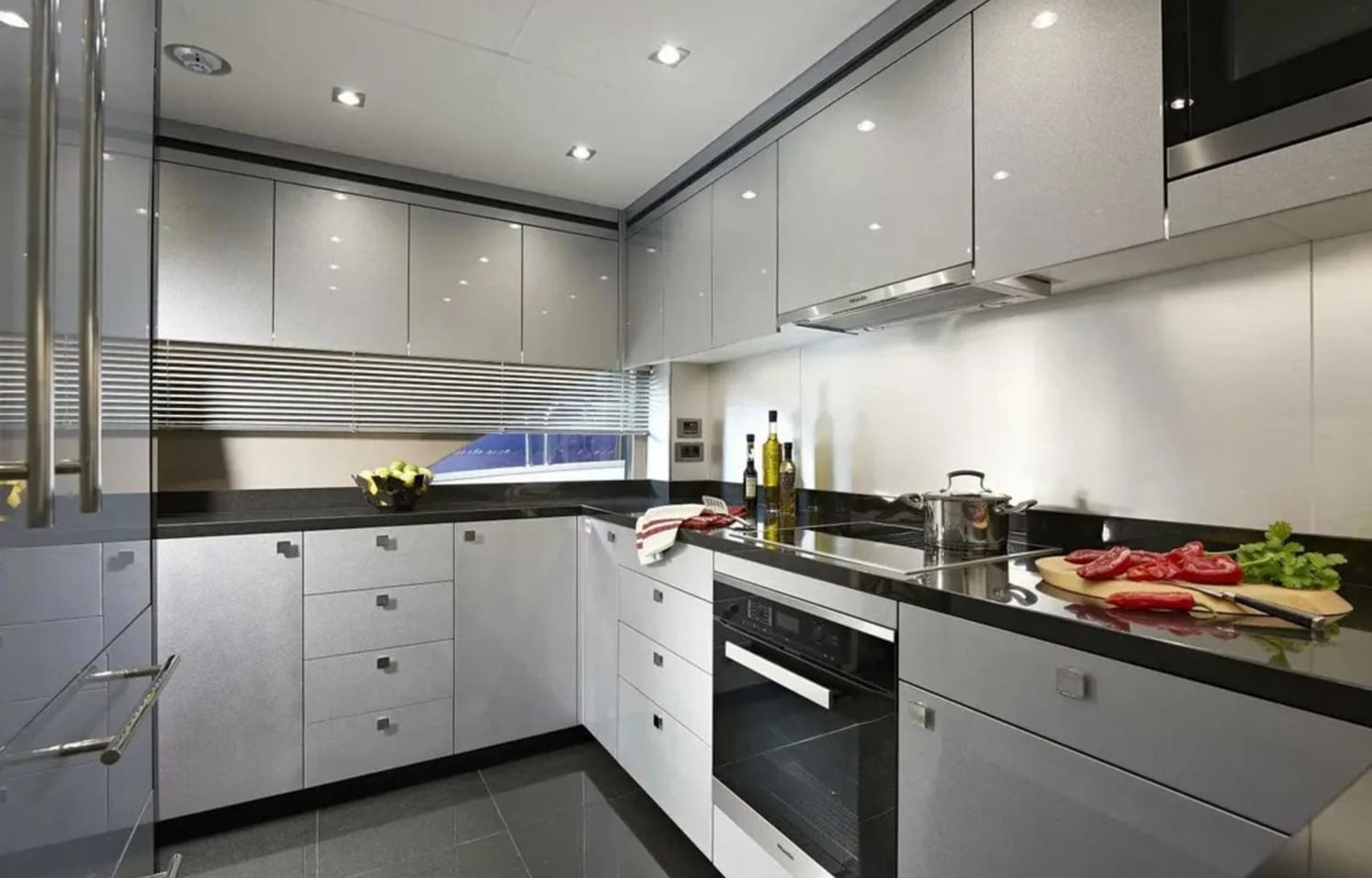 2025-sunseeker-95-yacht-power-9647231-972384062-0-040120250404-15