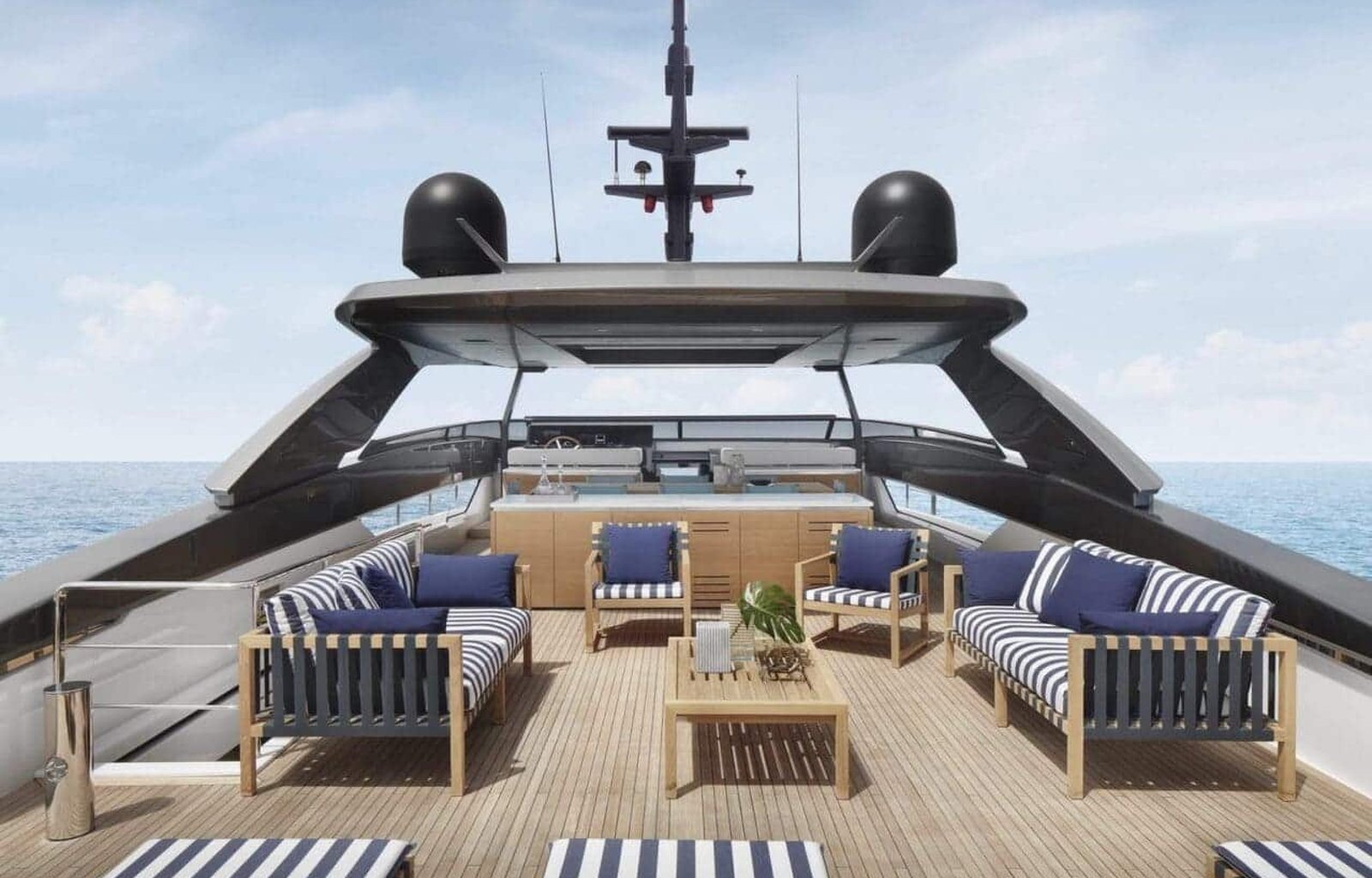 23-Sanlorenzo_SL120A_Upper-Deck_Flying-Bridge_photo-Thomas-Pagani_resize-1600x1251