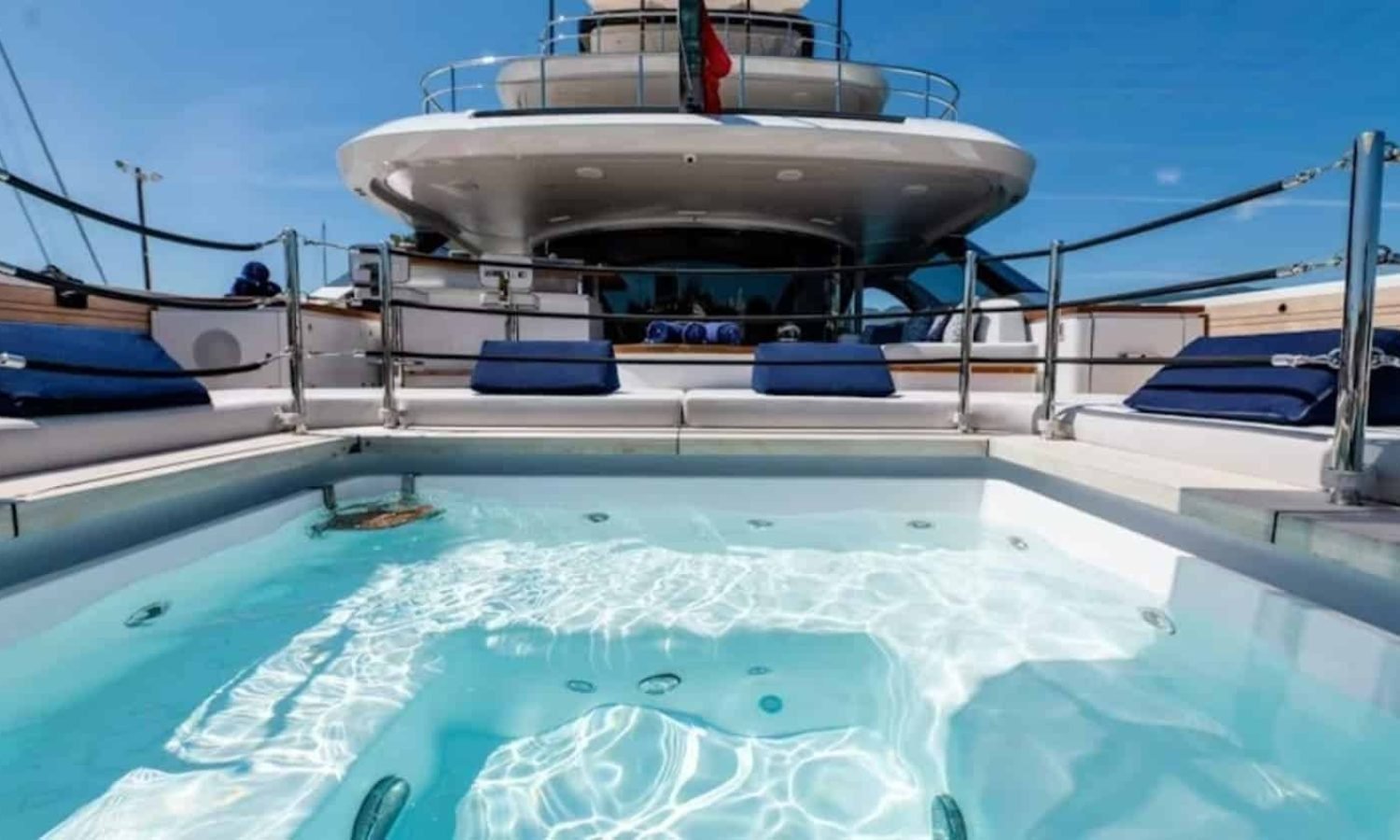 Bahamas 5 112' Ferretti