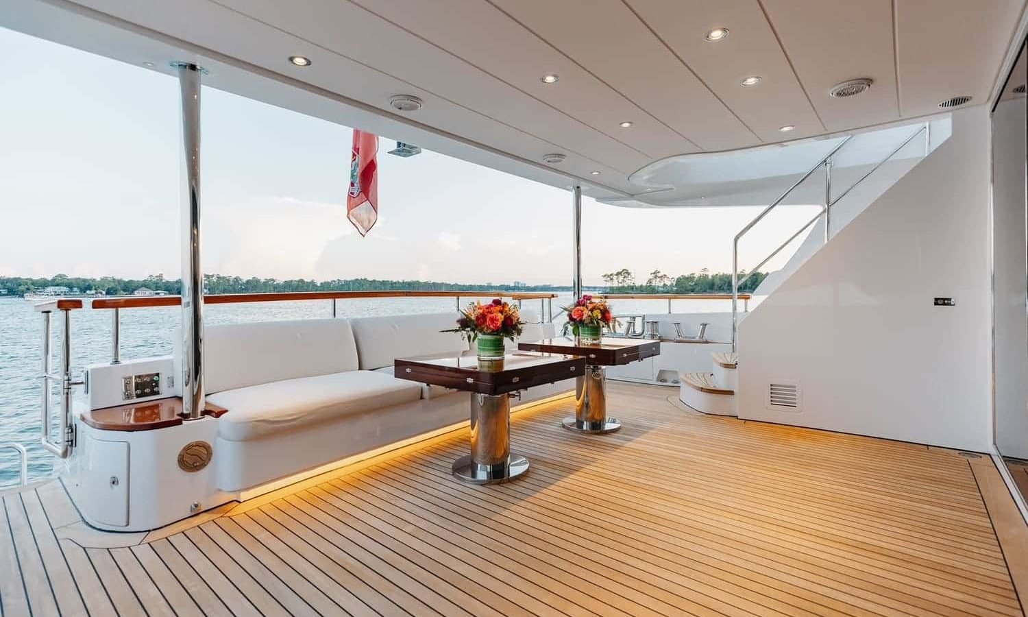 CHARTER 2 5 95' Benetti Delfino Bella Vita Luxury Miami Yacht Charter Rental Modern Elegance YachtLuxe Bimini The Bahamas-X3