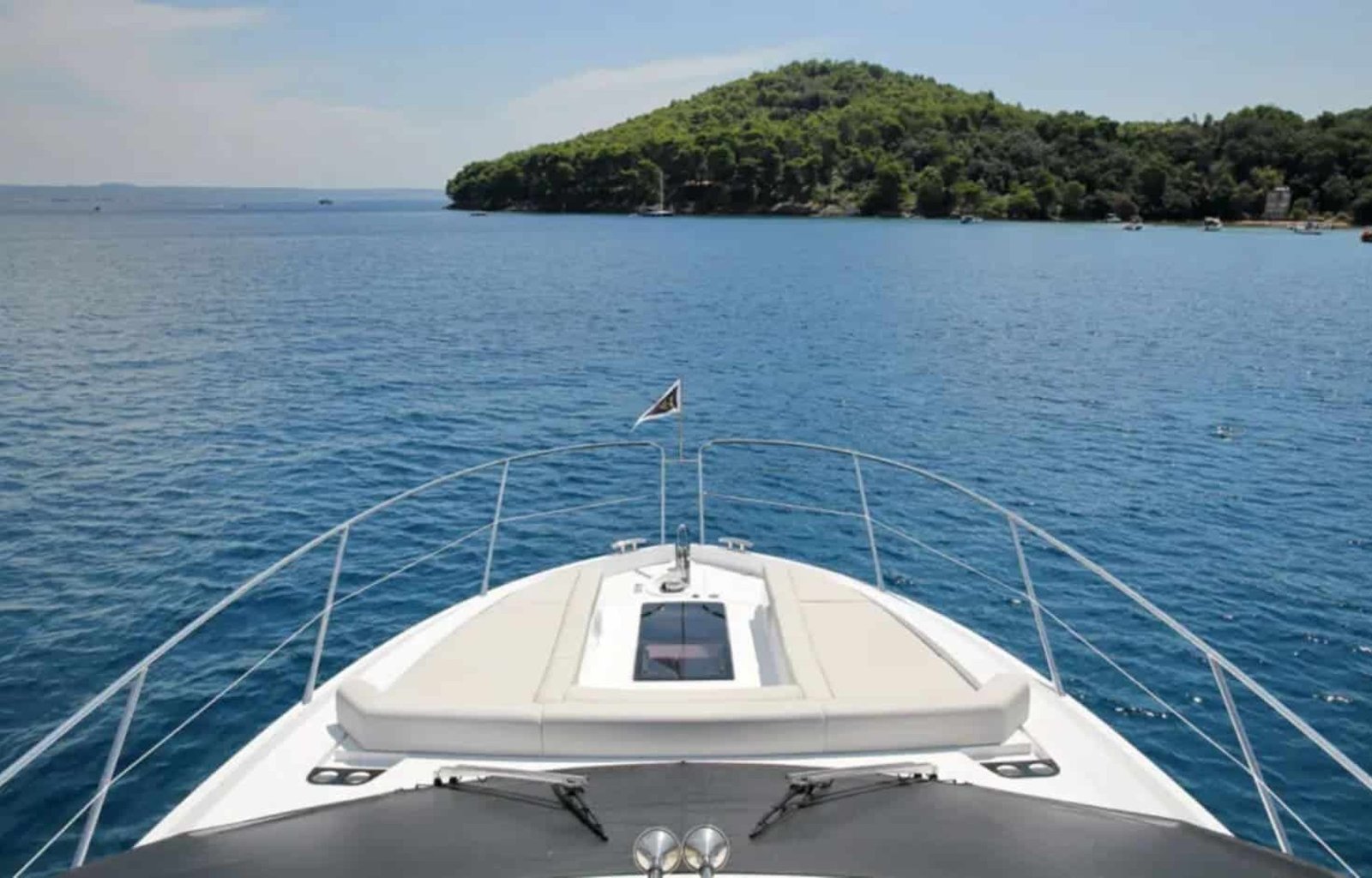 Front deck of the 56' Sunseeker Manhattan with sun pads
