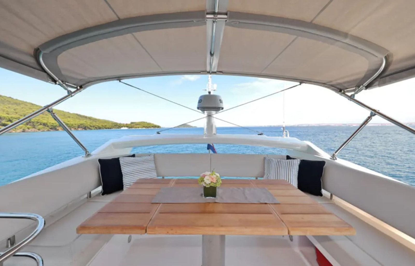 Outdoor dining space with sofas on the 56' Sunseeker Manhattan yacht