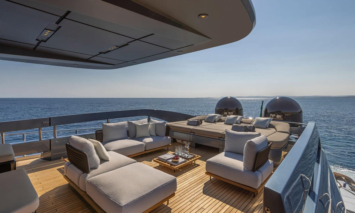 116' pershing GTX Outside