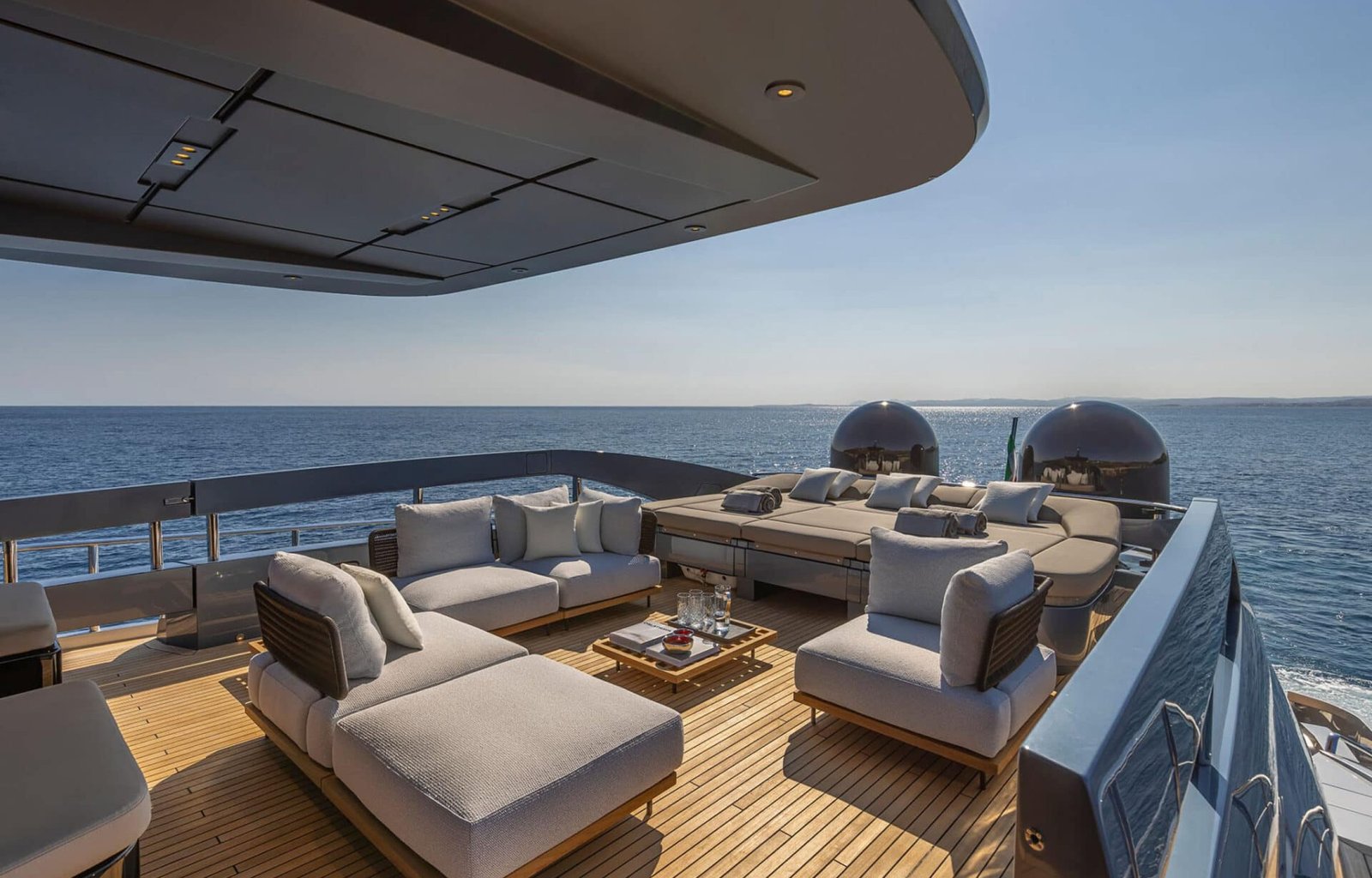 116' pershing GTX Outside