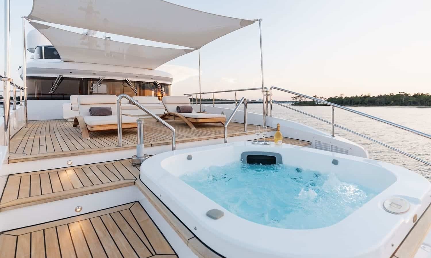 CHARTER 3 95' Benetti