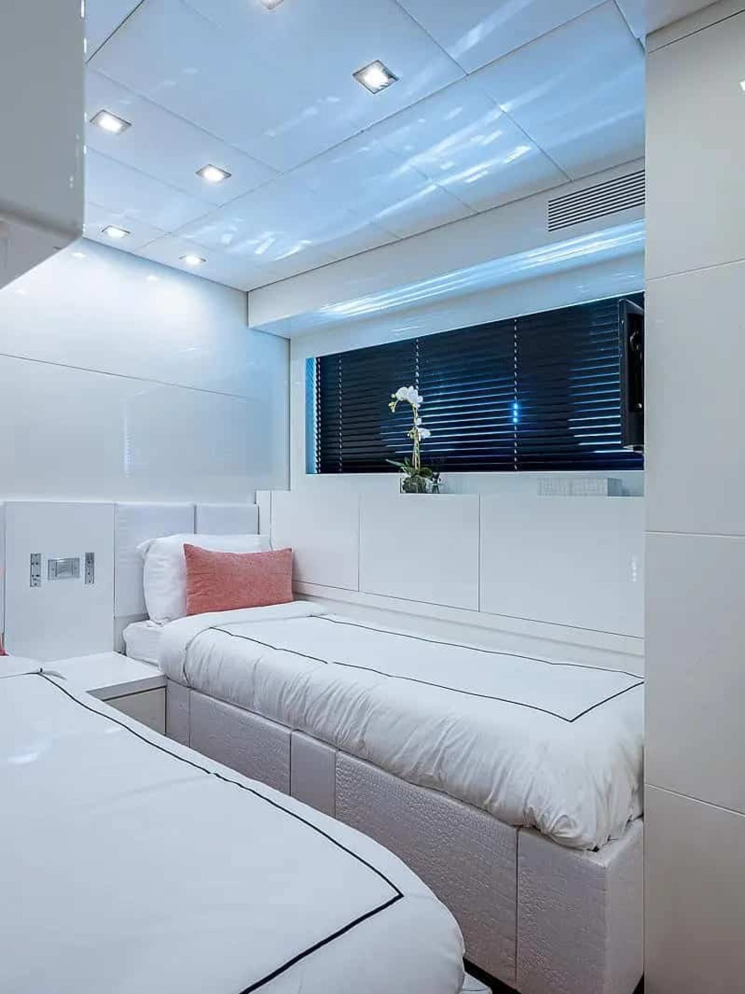 8052021_20211015174129085_1_XLARGE (1)