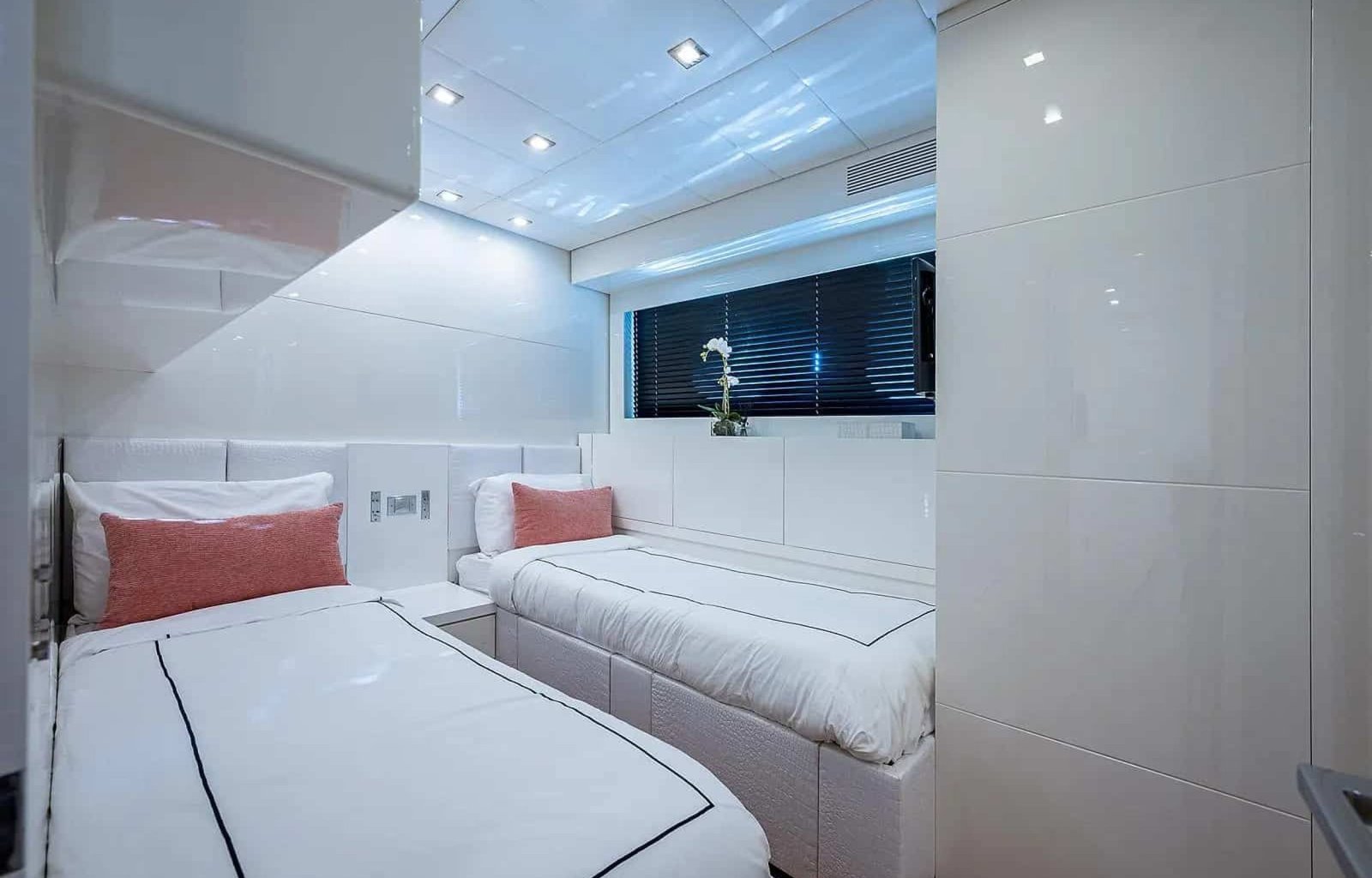 8052021_20211015174129085_1_XLARGE (1)