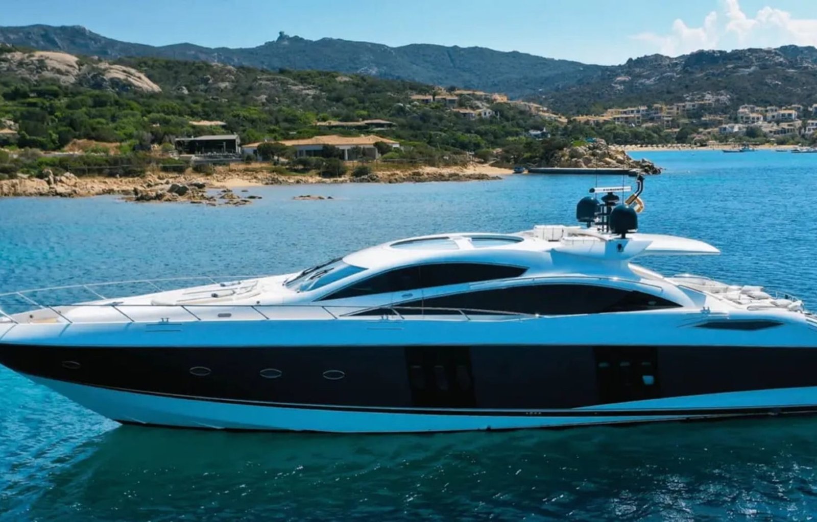 Side view of the 82' Sunseeker luxury yacht showcasing its sleek profile.