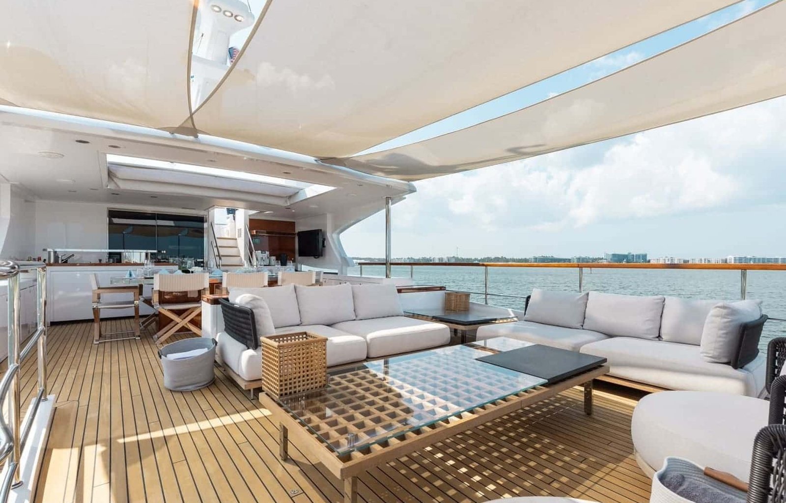 9 95' Benetti Delfino Bella Vita Luxury Miami Yacht Charter Rental Modern Elegance YachtLuxe Bimini The Bahamas-X3