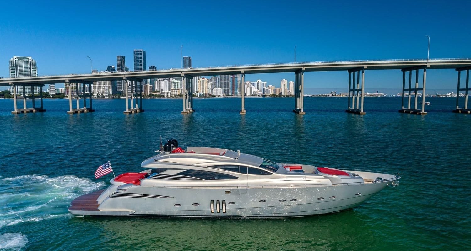 Profile of the 90' PERSHING REGAL Yacht