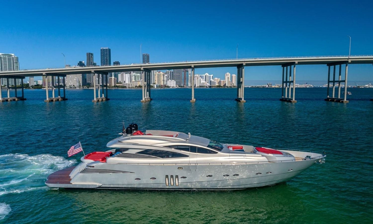 Profile of the 90' PERSHING REGAL Yacht