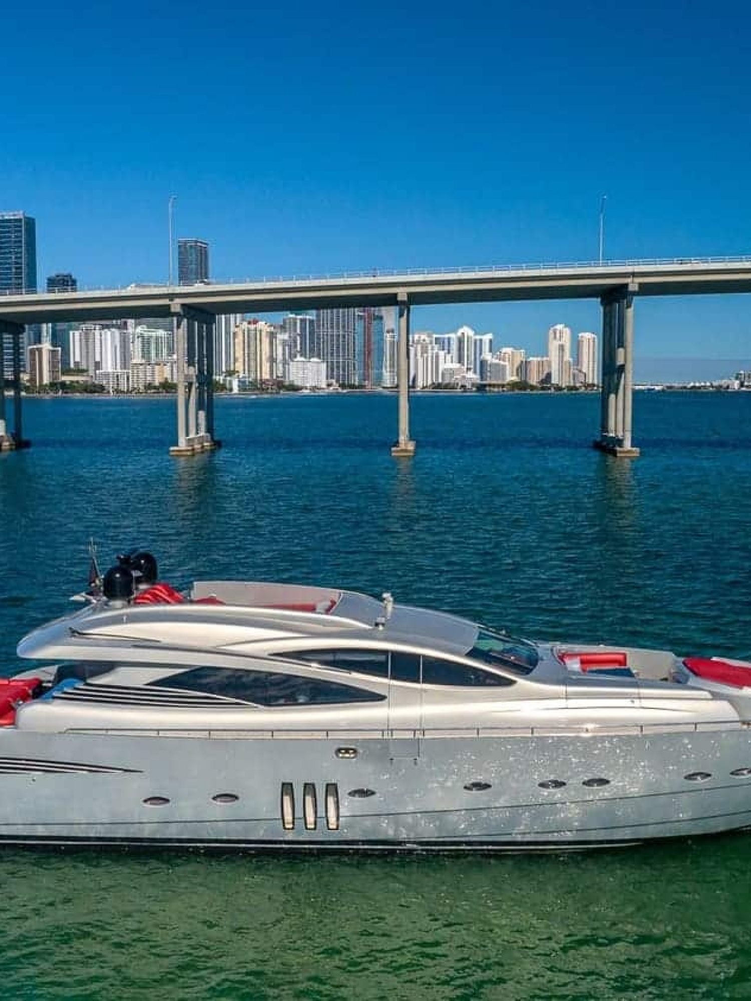 Profile of the 90' PERSHING REGAL Yacht