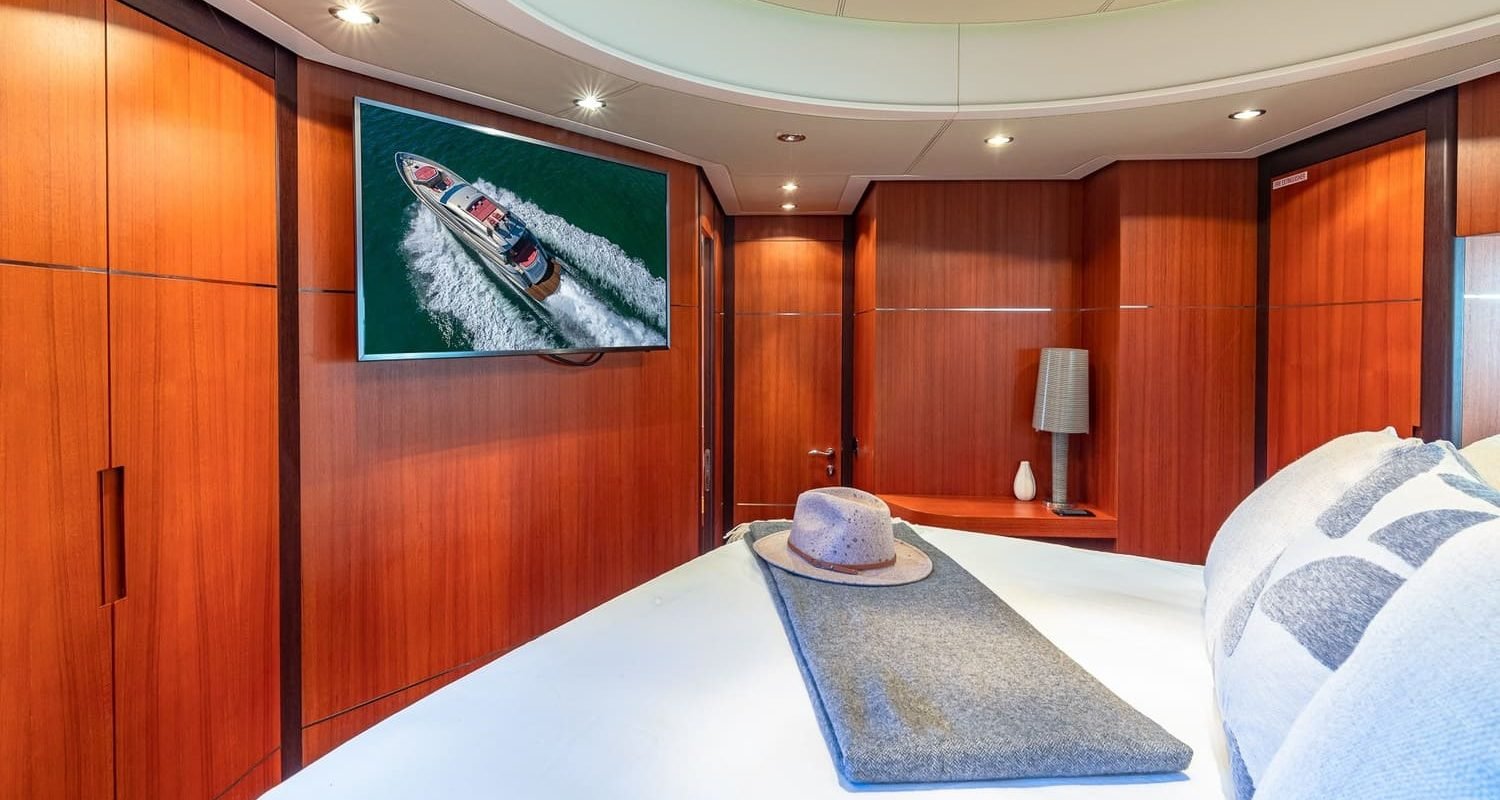 Spacious lounge in the 90' PERSHING REGAL yacht