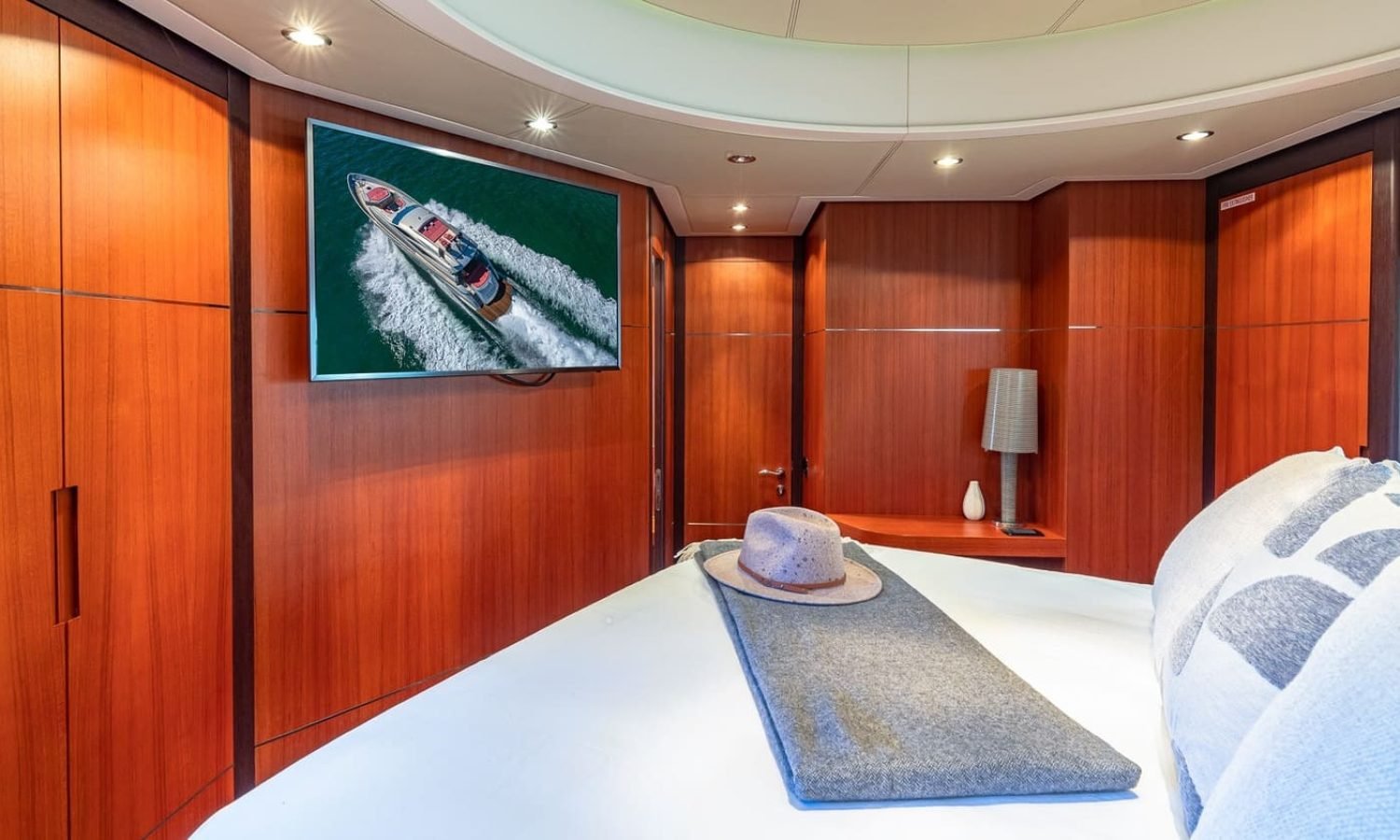 Spacious lounge in the 90' PERSHING REGAL yacht