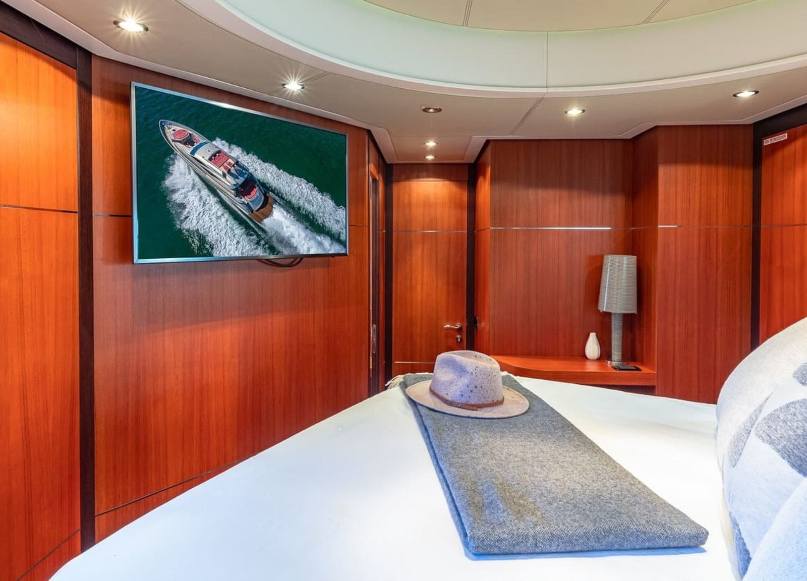 Spacious lounge in the 90' PERSHING REGAL yacht