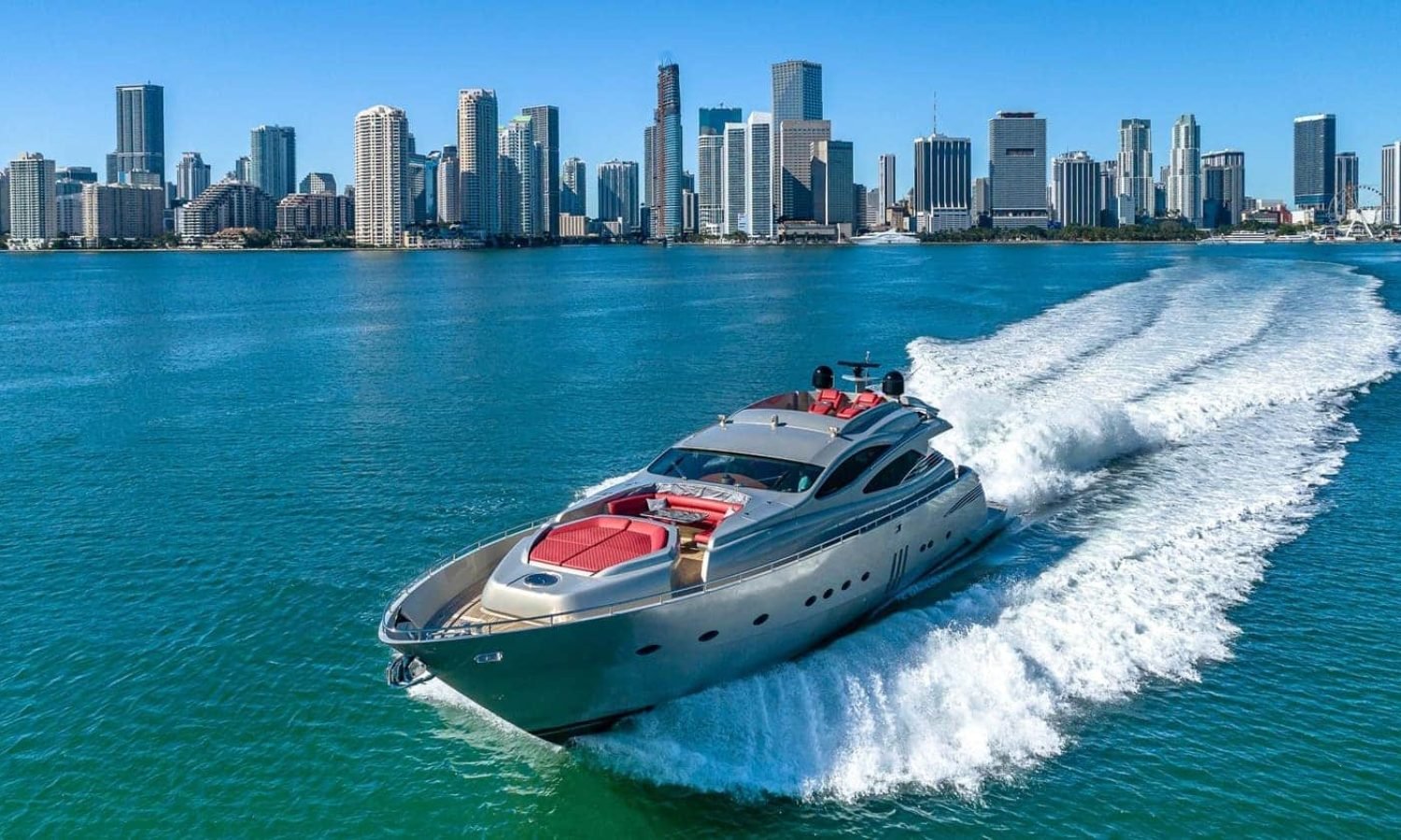 BUY OR SALE 22 90' PERSHING REGAL Yacht - Side Exterior