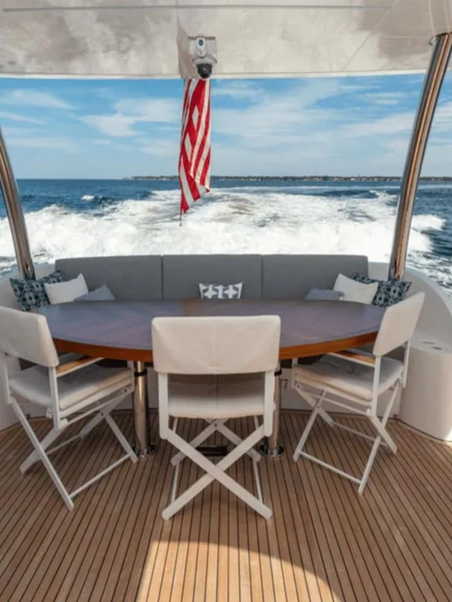 Outdoor dining table on the 90' HORIZON yacht, perfect for al fresco meals