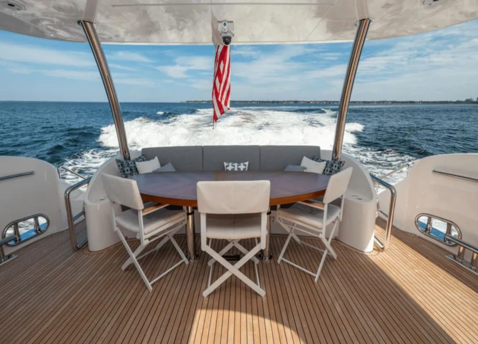 Outdoor dining table on the 90' HORIZON yacht, perfect for al fresco meals