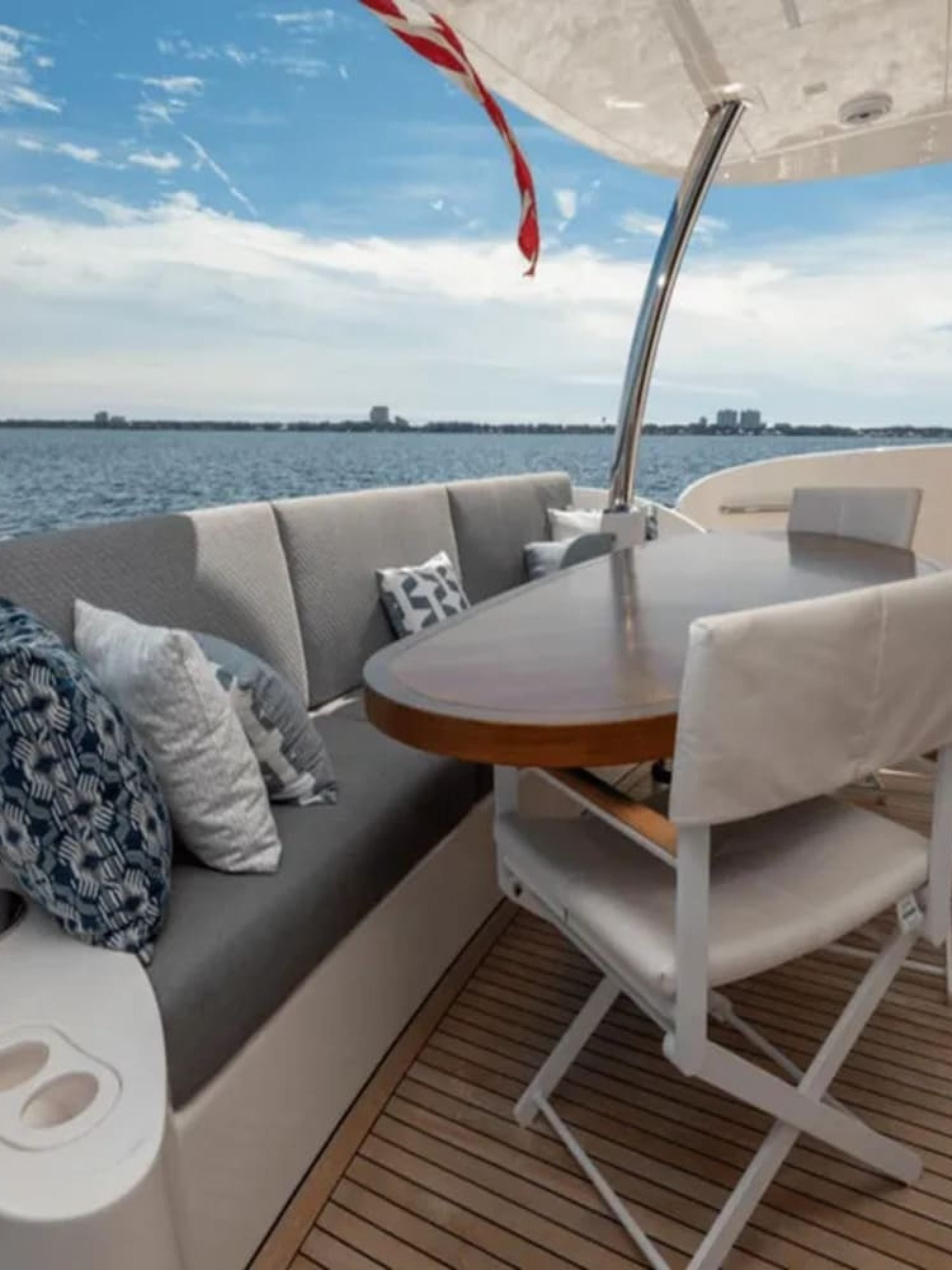 Another angle of the outdoor dining area on the 90' HORIZON yacht