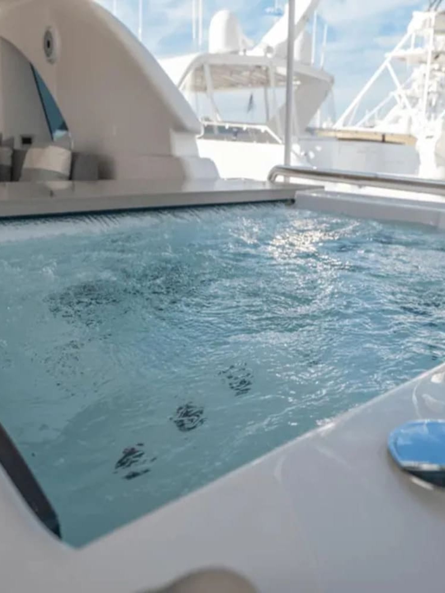 Jacuzzi on the deck of the 90' HORIZON yacht offering relaxation and luxury