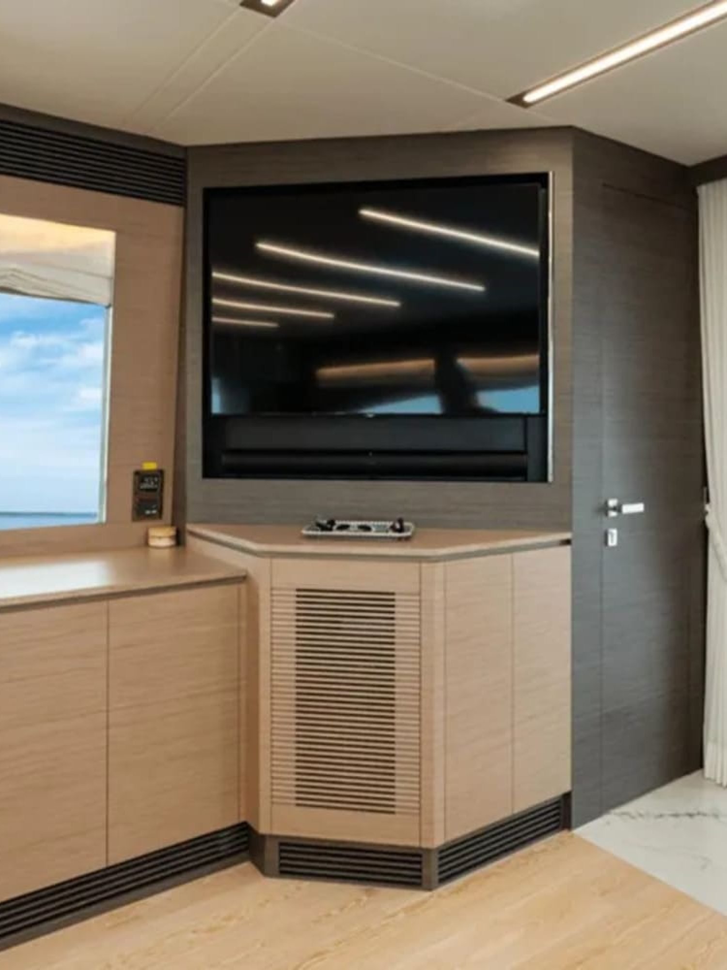 Fully equipped kitchen on the 90' HORIZON yacht, designed for gourmet cooking