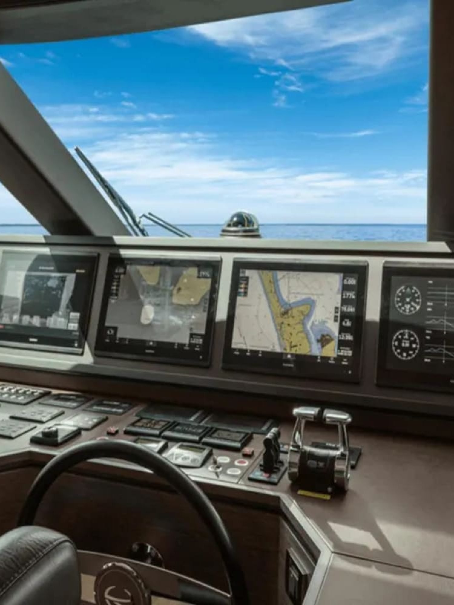 Advanced control panel with screens at the helm of the 90' HORIZON yacht