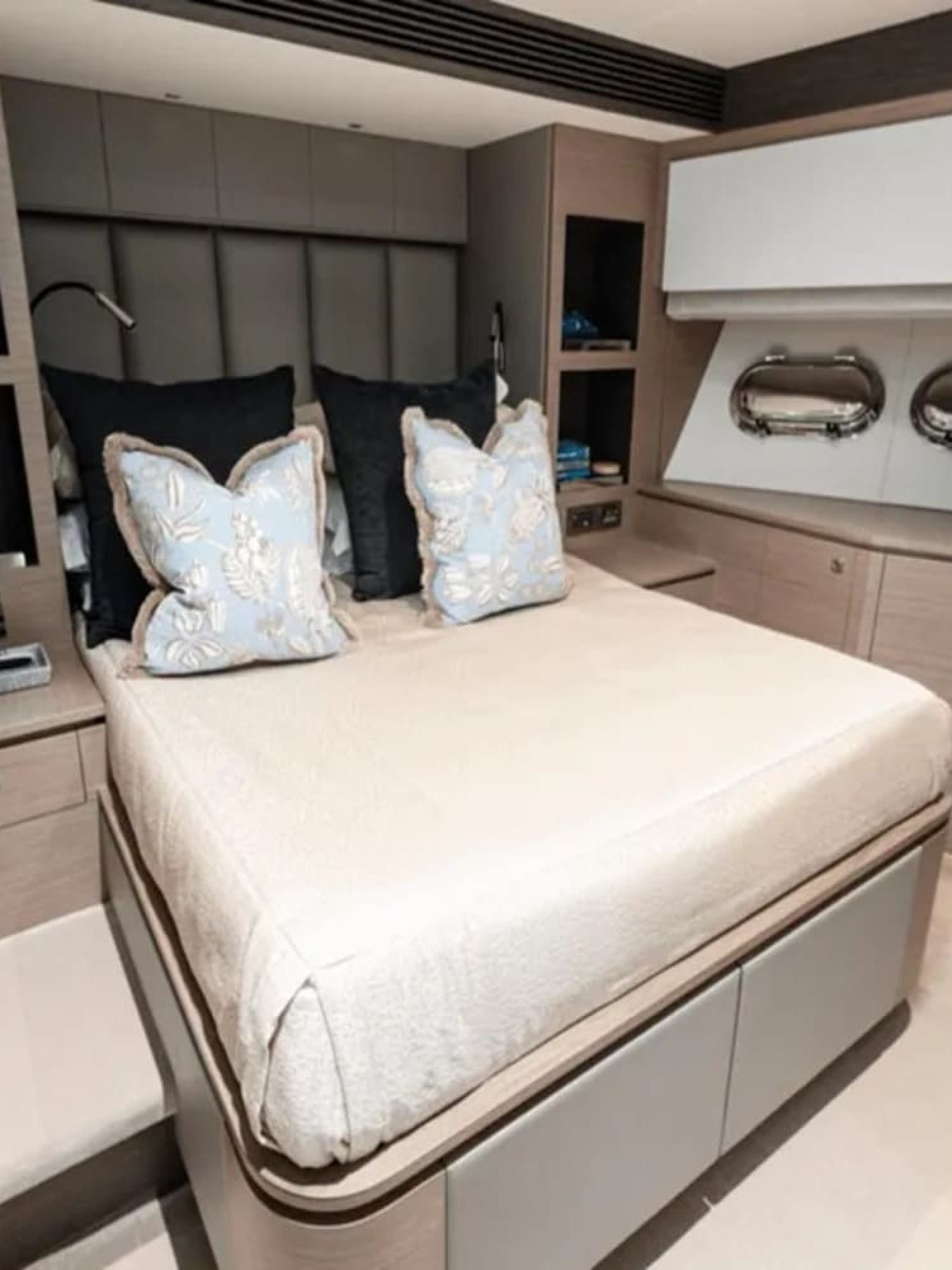 Comfortable guest bed in a stateroom of the 90' HORIZON yacht