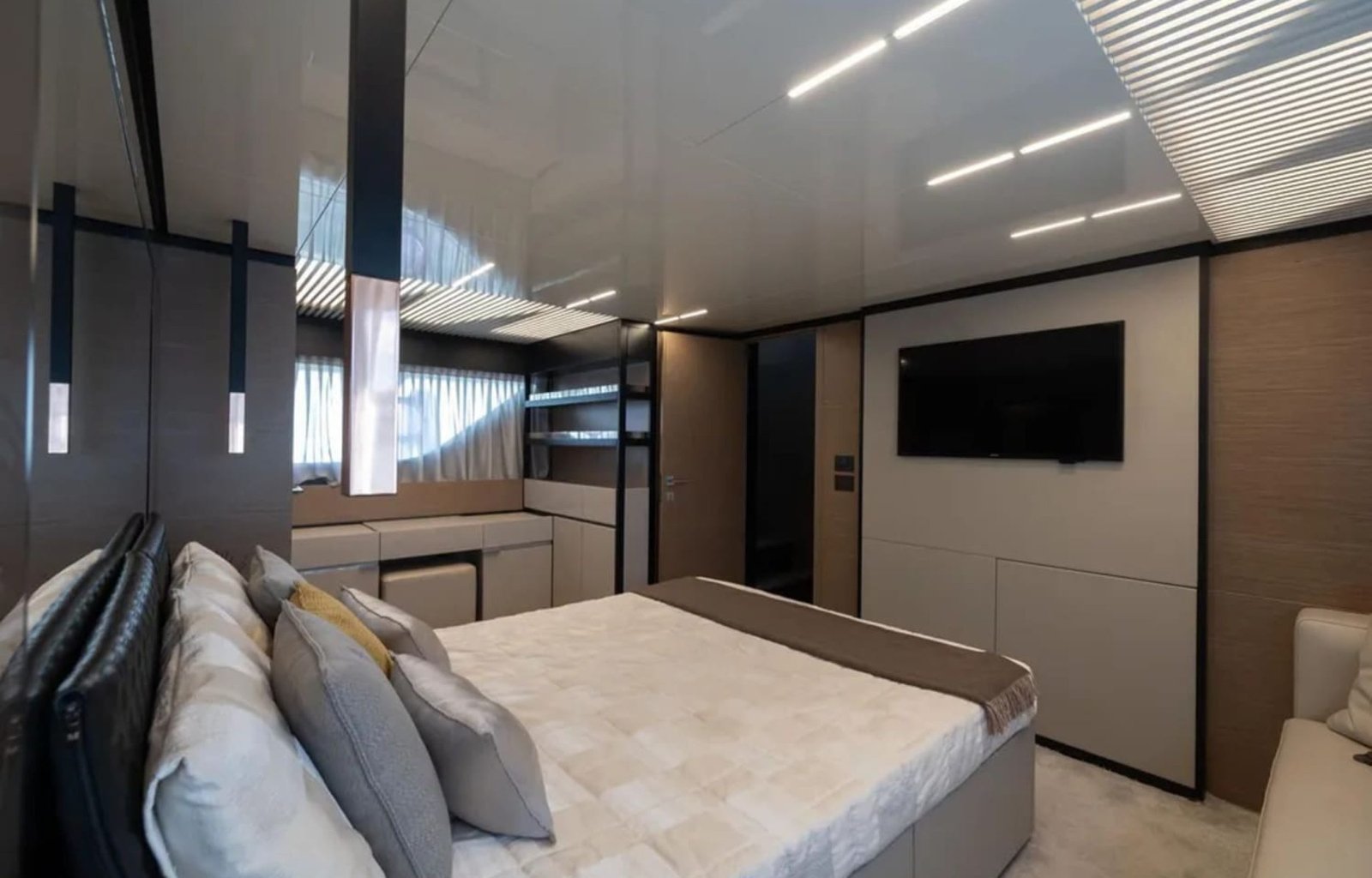 9289993_20240307070447306_1_XLARGE